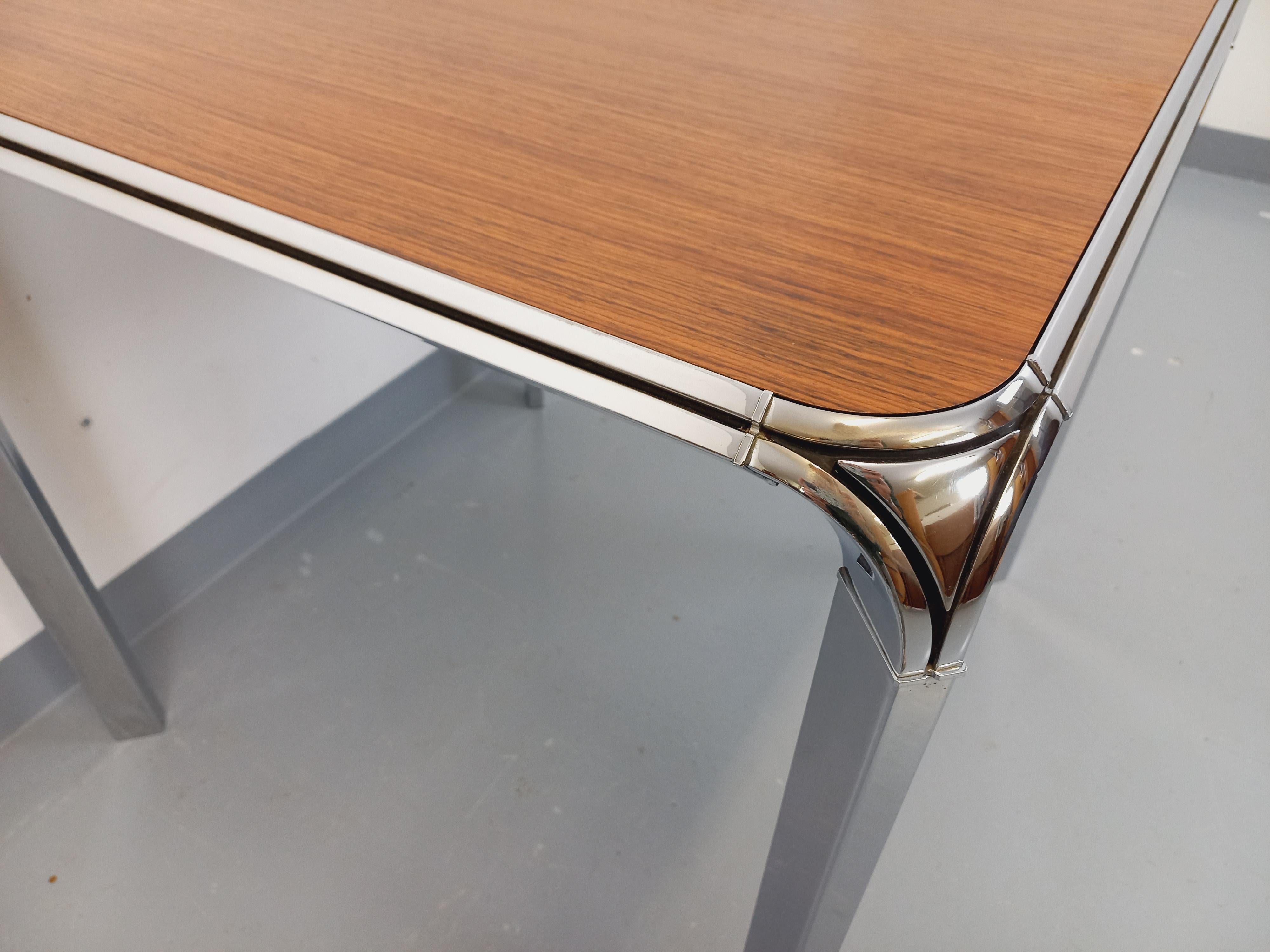 Table à manger ou à écrire carrée Pierre Paulin vintage en bois de palissandre finales del siglo XX en venta