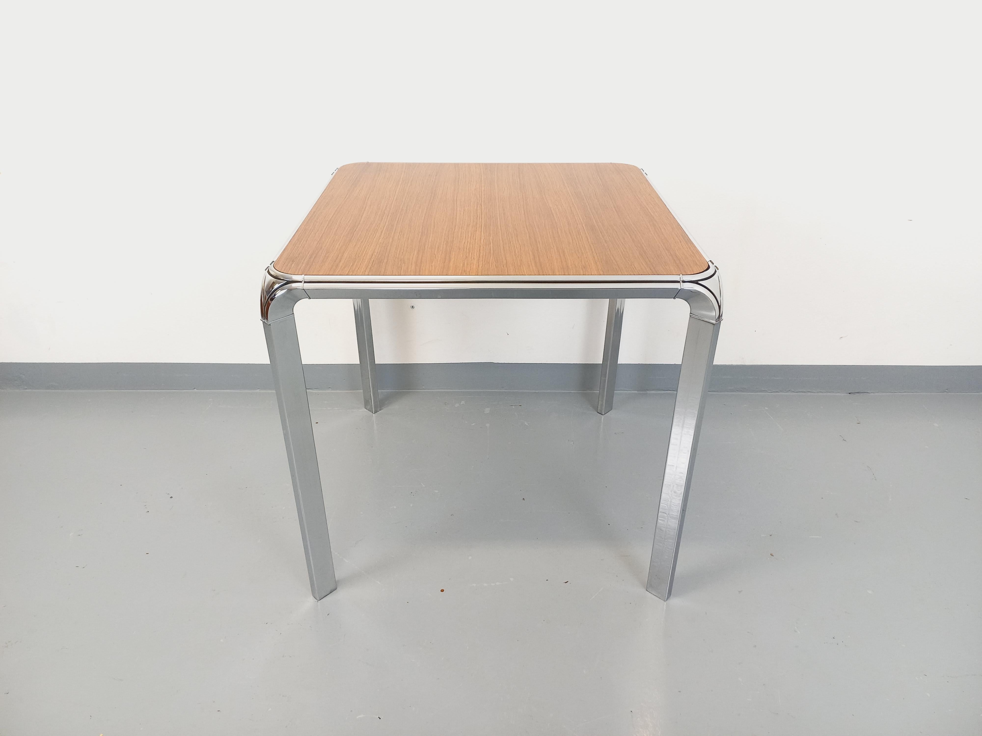 Table à manger ou à écrire carrée Pierre Paulin vintage en bois de palissandre en venta 2