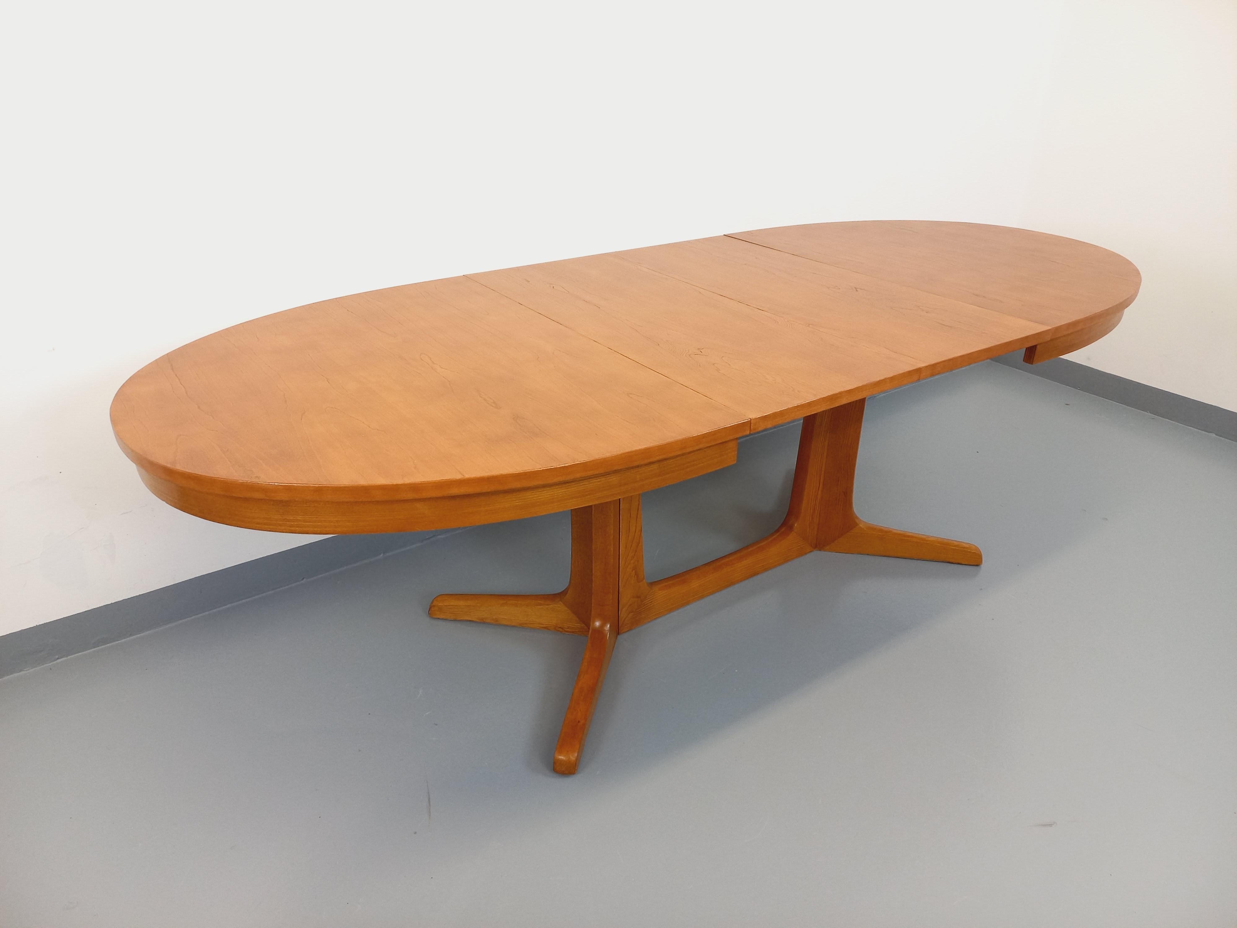 Table à manger ovale Baumann vintage des années 60 70 en bois d’orme clair 3