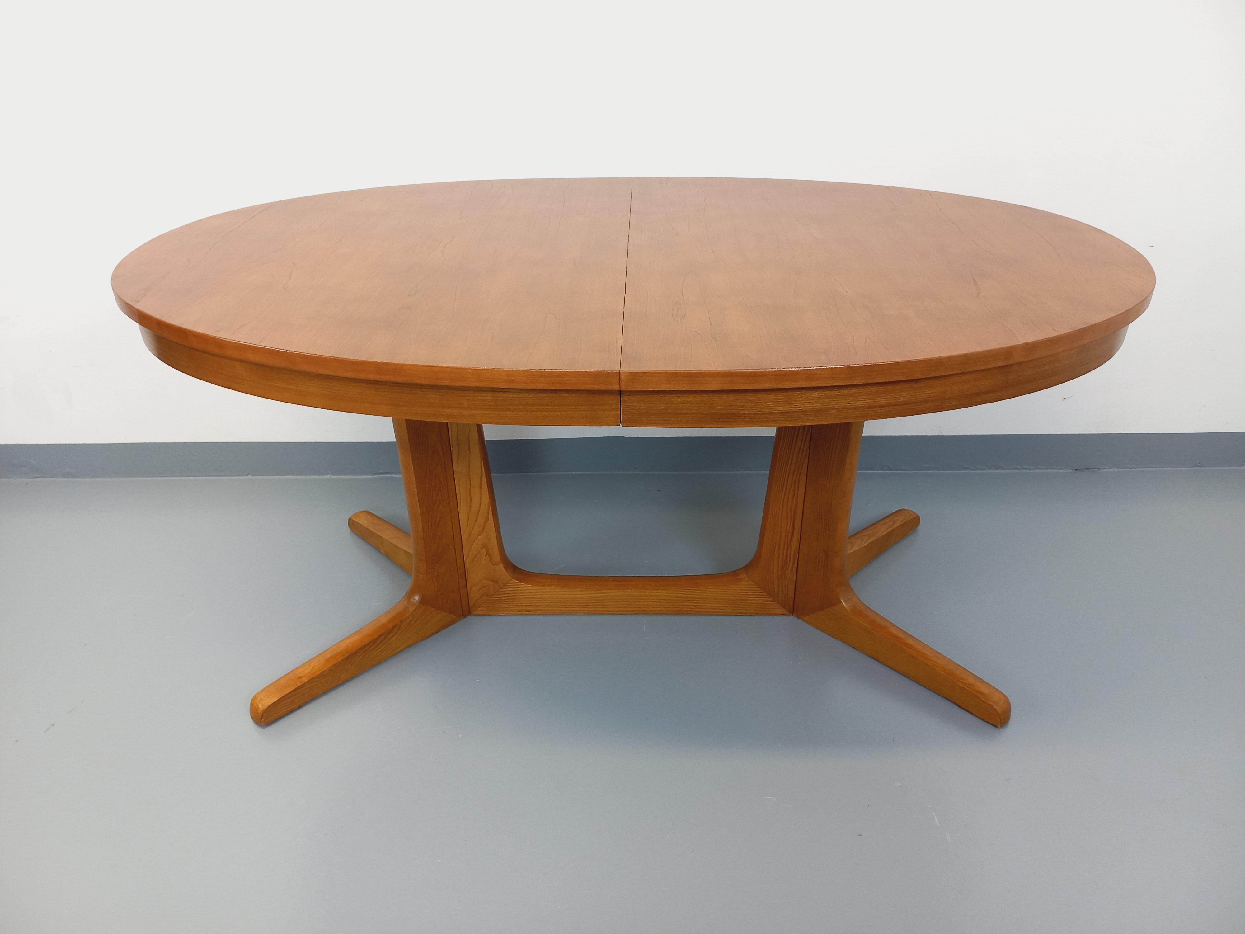 Table à manger ovale Baumann vintage des années 60 70 en bois d’orme clair 6
