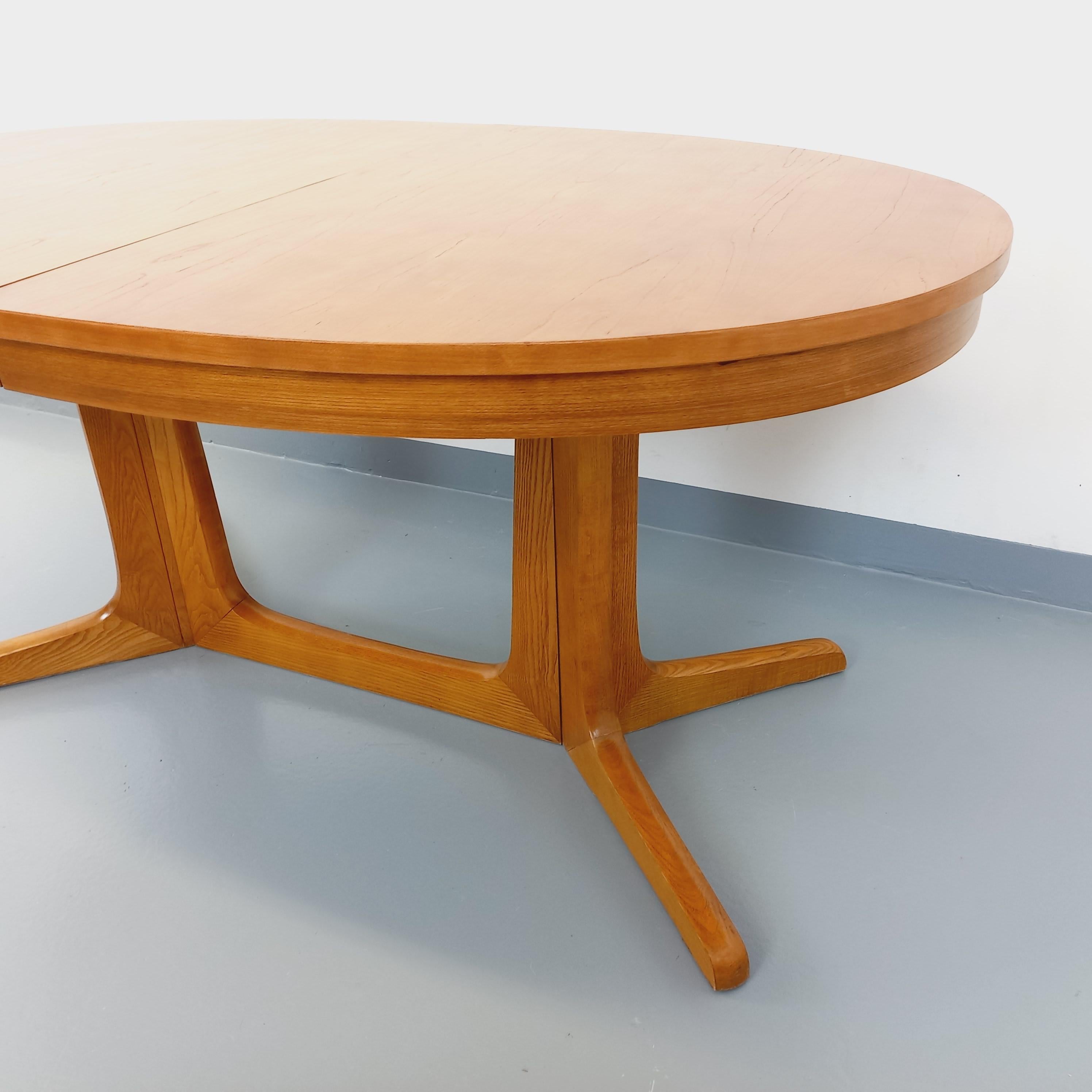 Table à manger ovale Baumann vintage des années 60 70 en bois d’orme clair 7