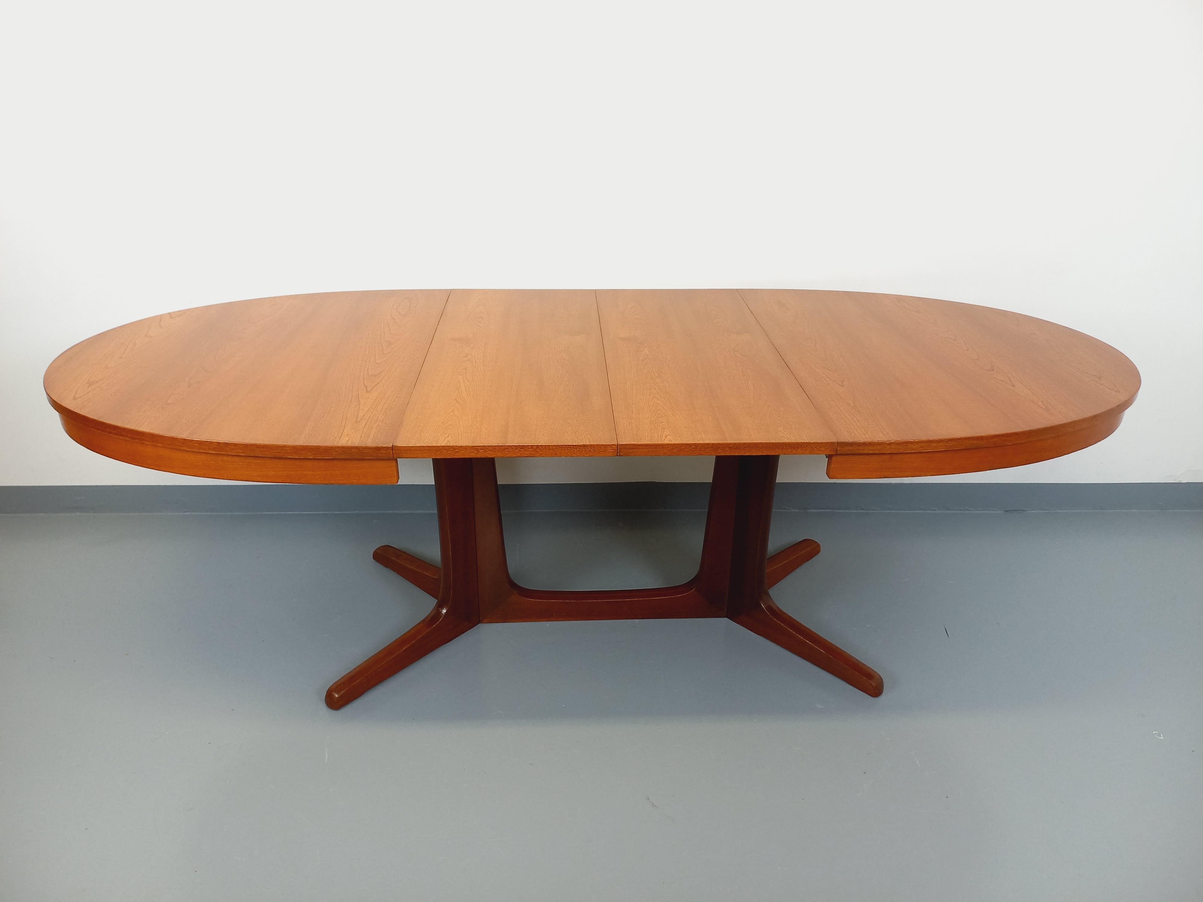 Table à manger ovale Boi vintage des années 60 70 en bois d'orme en vente 3