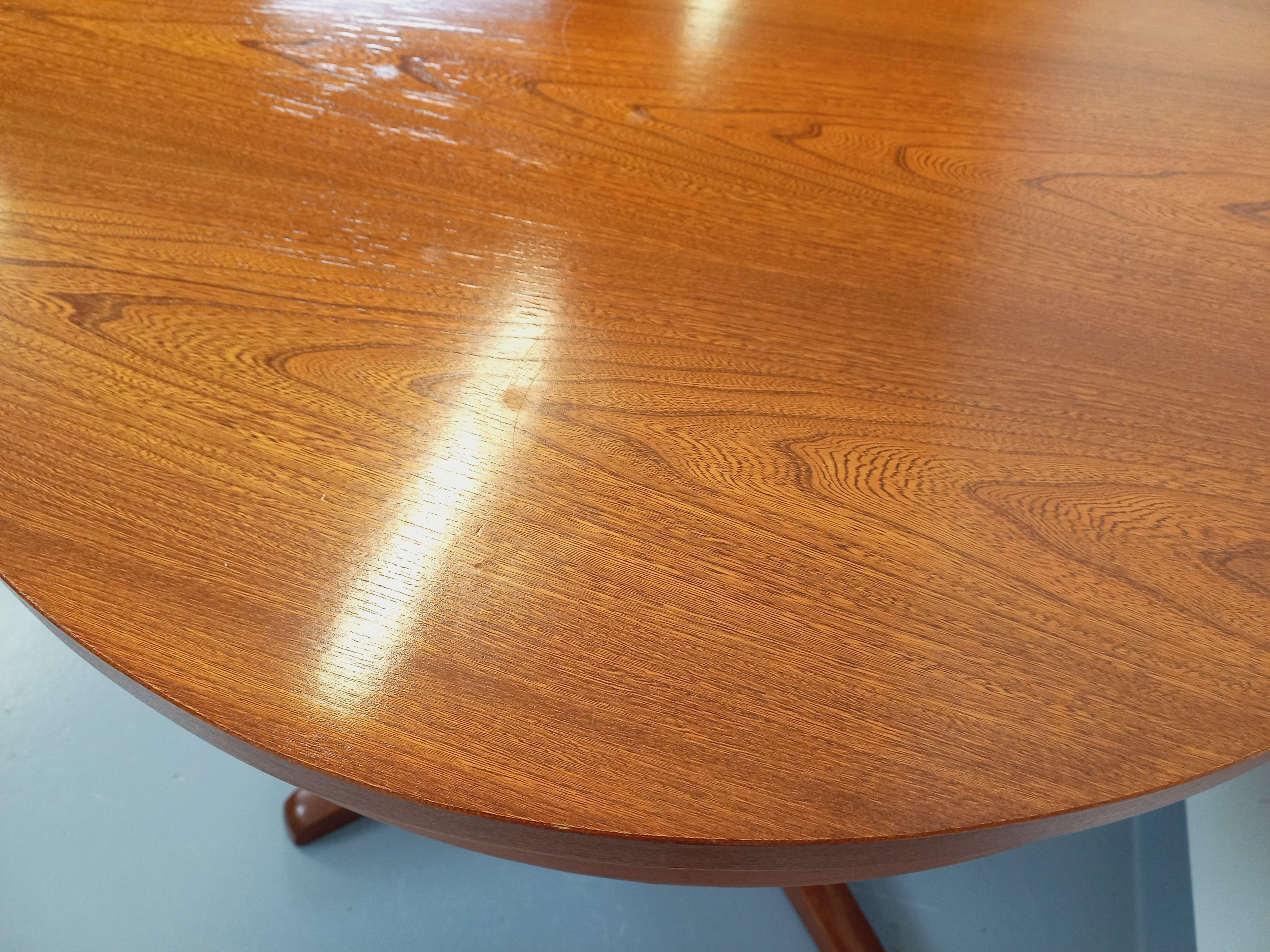 Table à manger ovale Boi vintage des années 60 70 en bois d'orme en vente 9