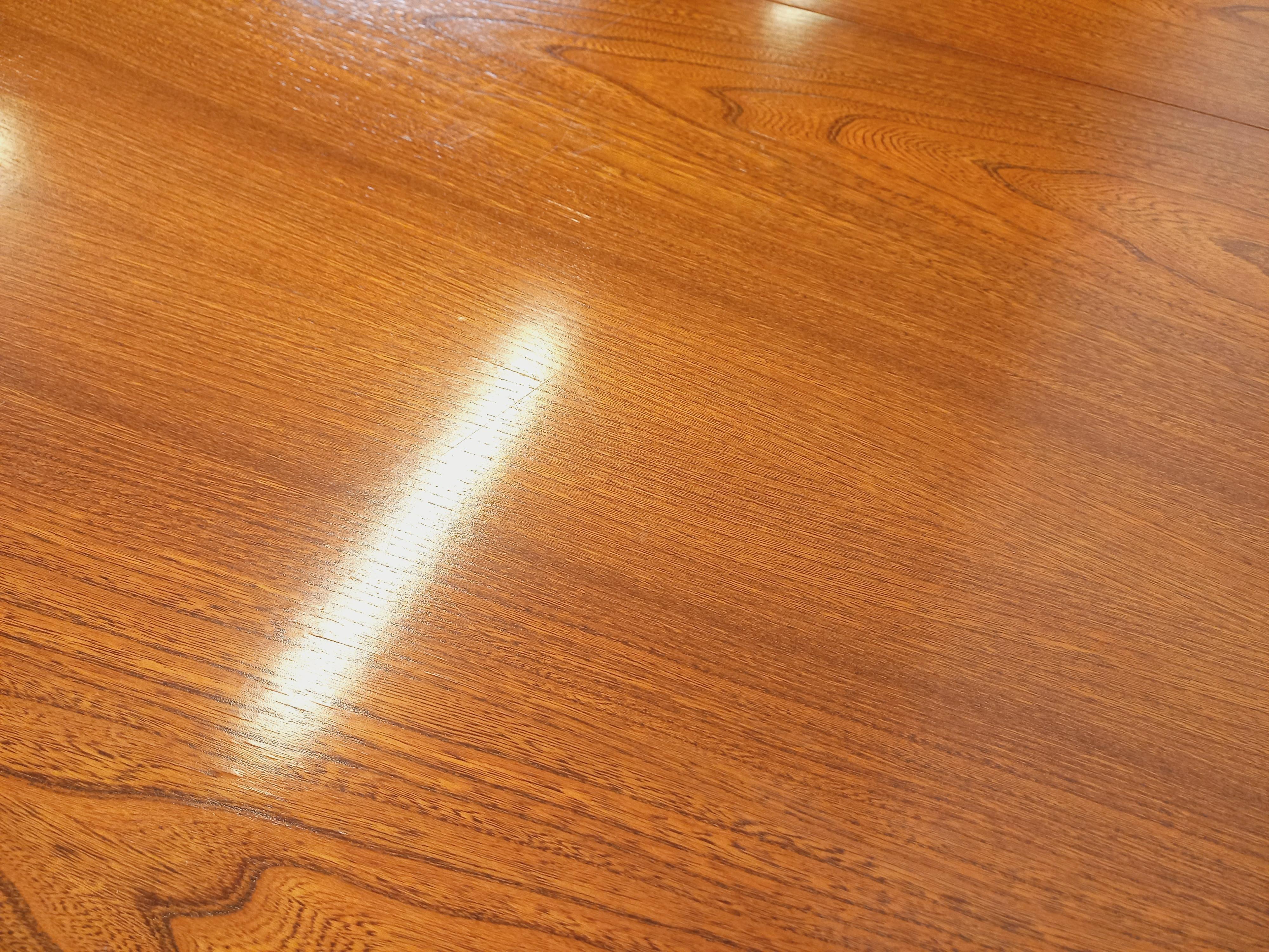 Table à manger ovale Boi vintage des années 60 70 en bois d'orme en vente 10