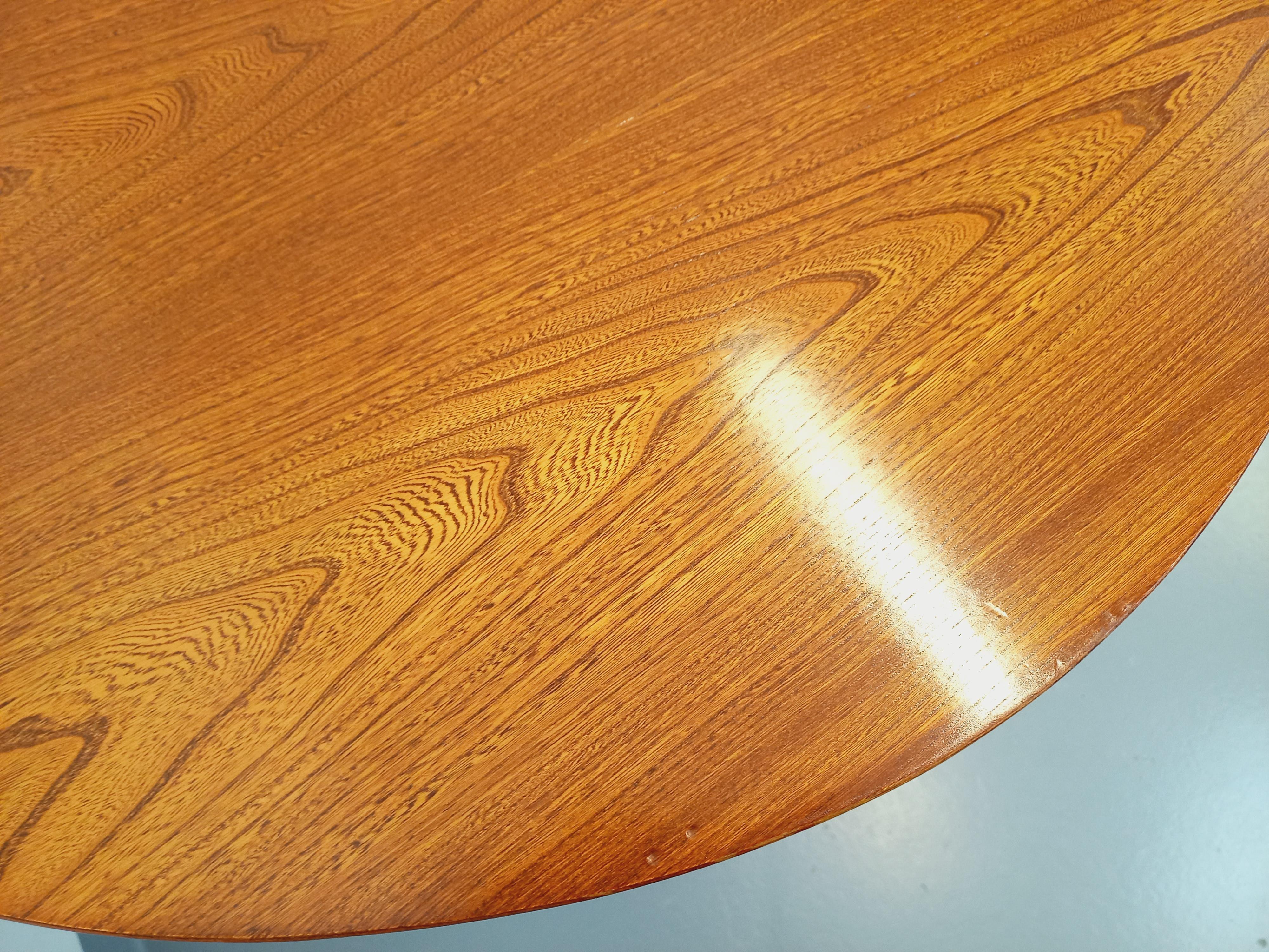 Bois Table à manger ovale Boi vintage des années 60 70 en bois d'orme en vente
