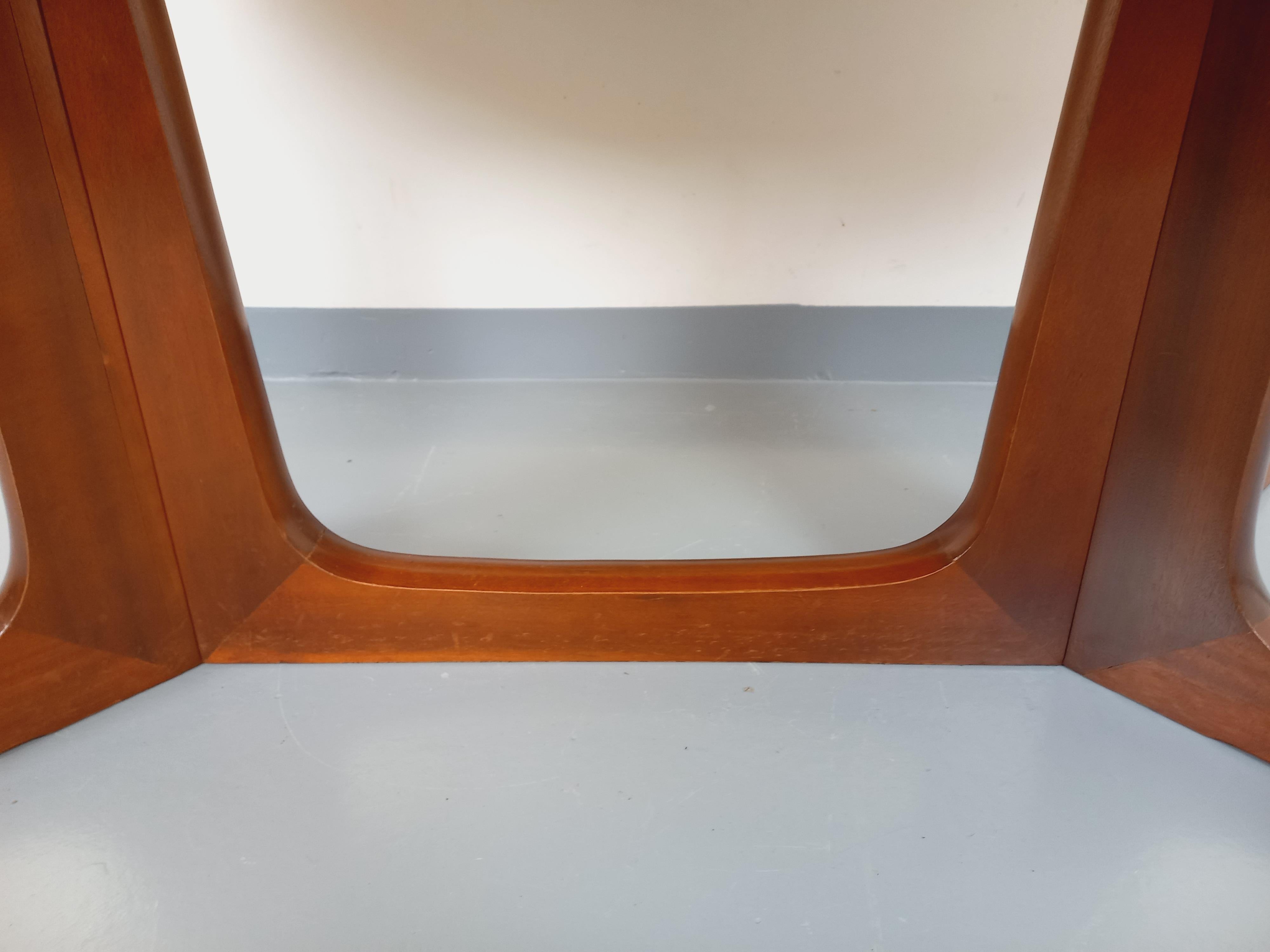 Table à manger ovale Boi vintage des années 60 70 en bois d'orme en vente 1