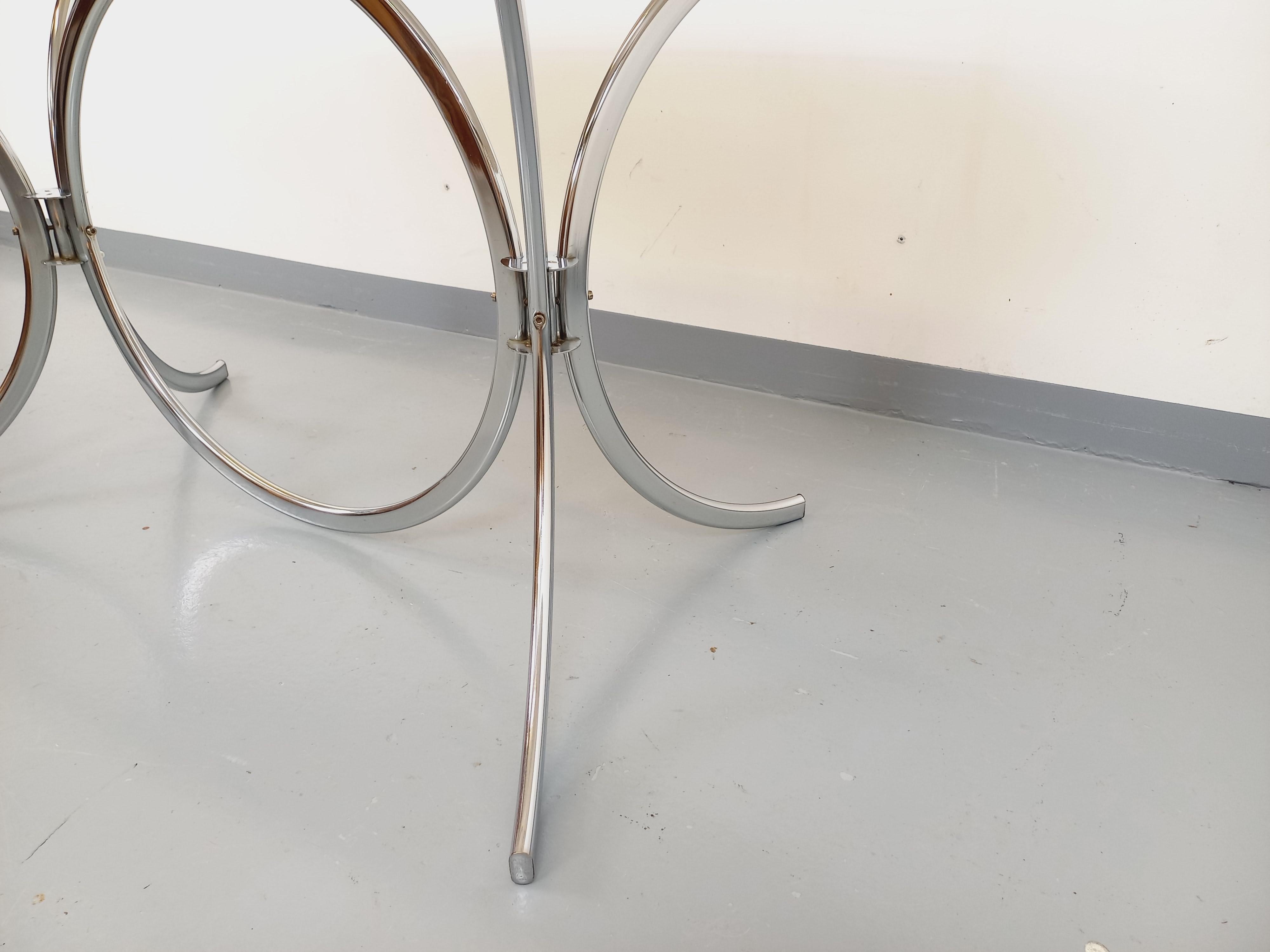 Table à manger ovale ou rectangulaire arrondie vintage en verre fumé et métal en venta 8