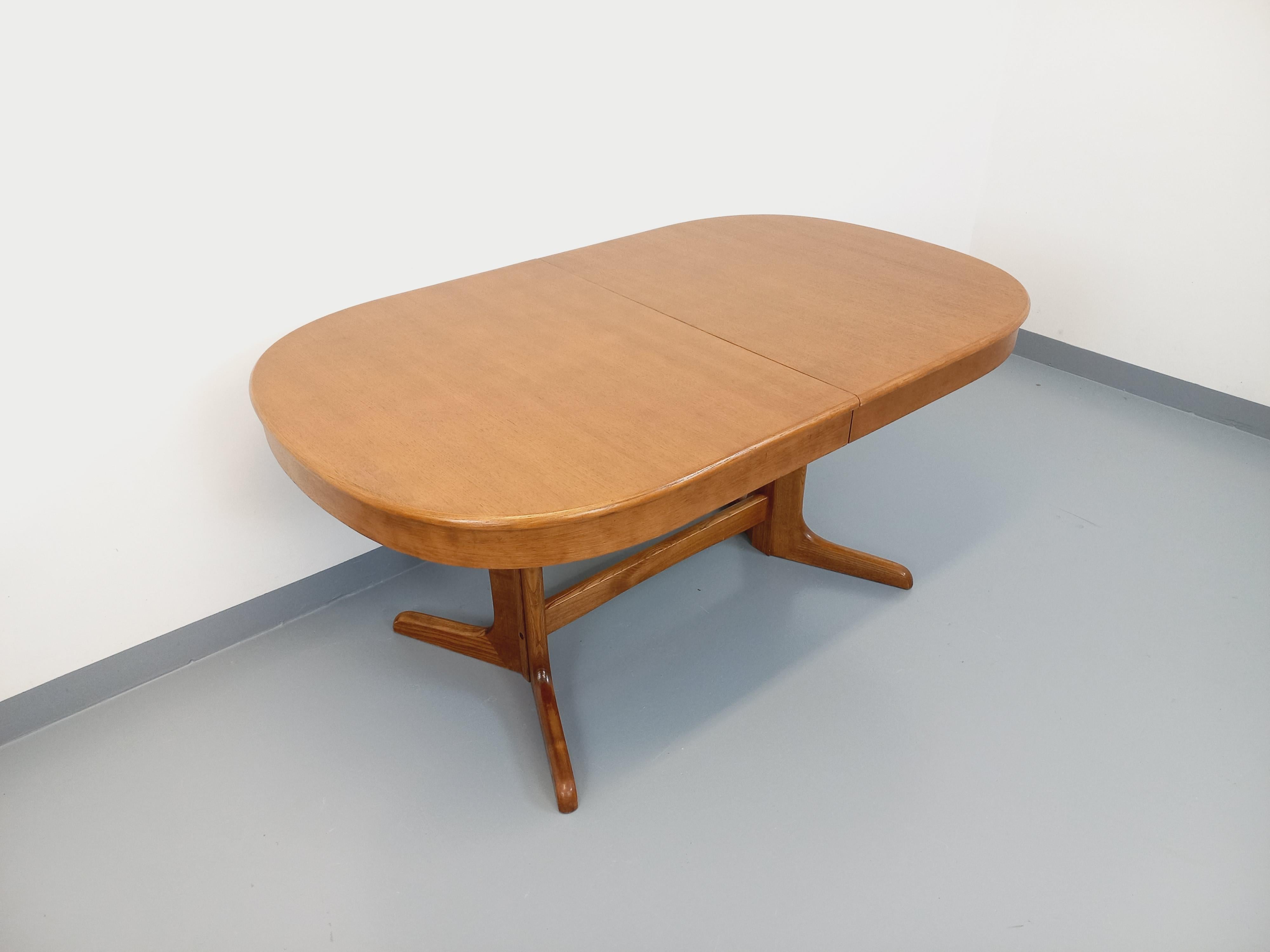 Table à manger ovale style scandinave vintage en chêne et en orme 4 rallonges 6