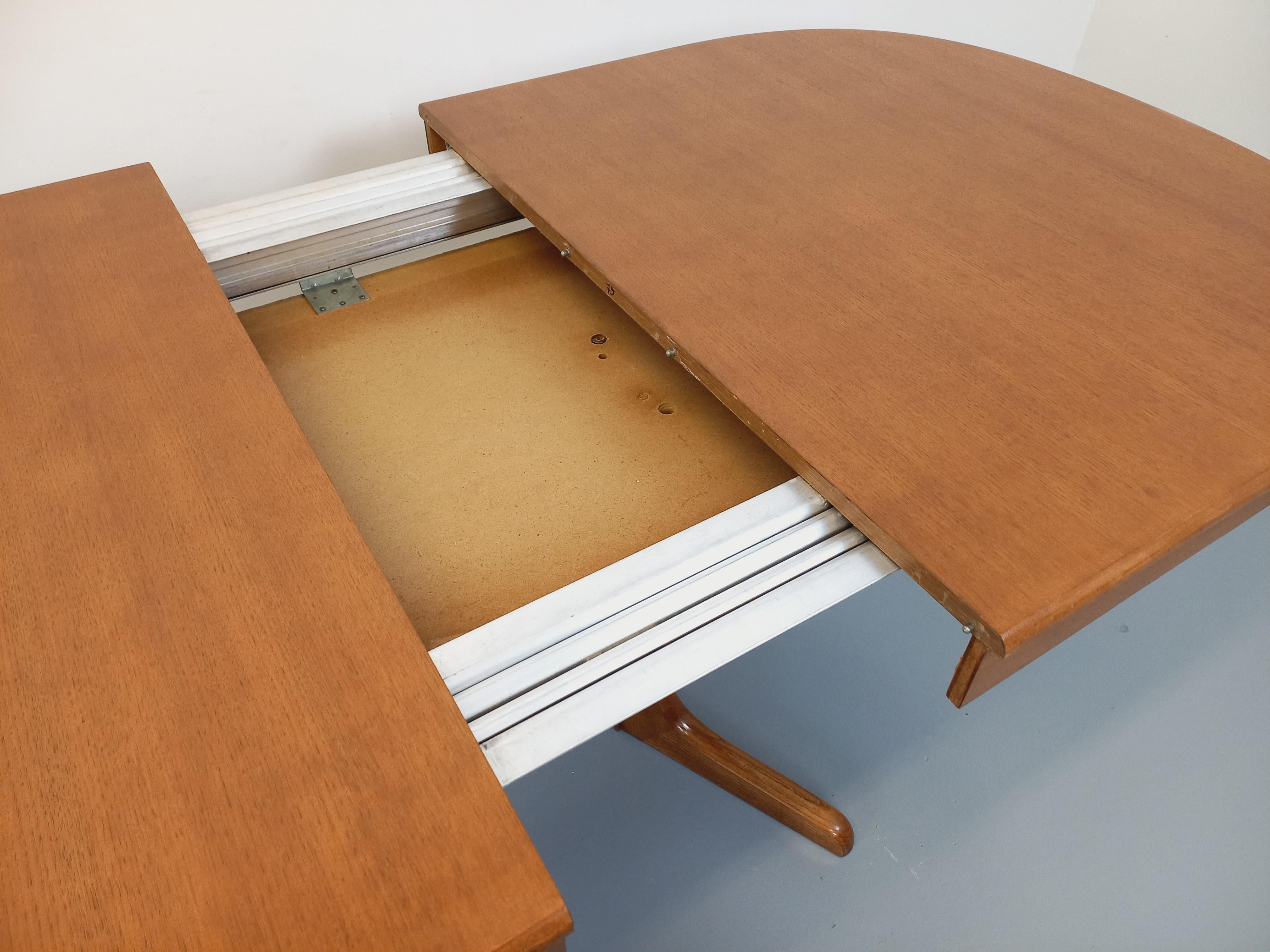 Table à manger ovale style scandinave vintage en chêne et en orme 4 rallonges 9
