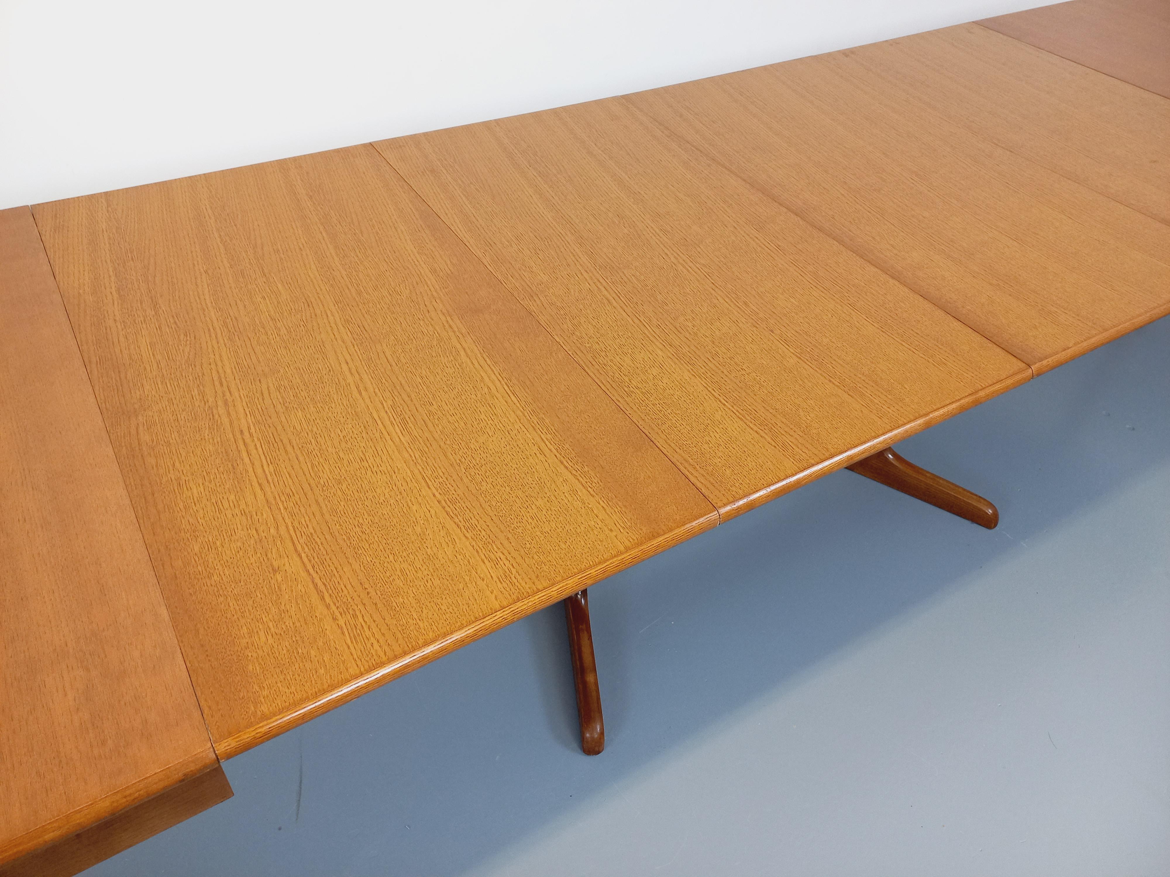 Table à manger ovale style scandinave vintage en chêne et en orme 4 rallonges 2