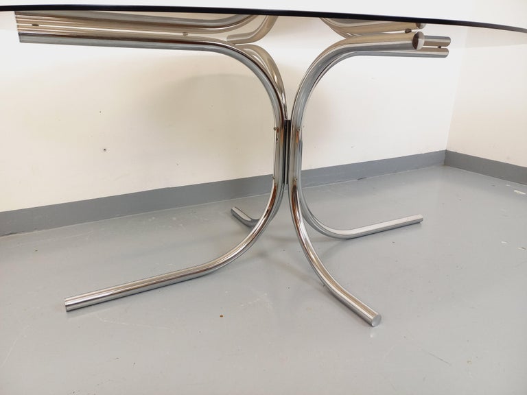 Table basse ovale vintage en verre fumé et chrome