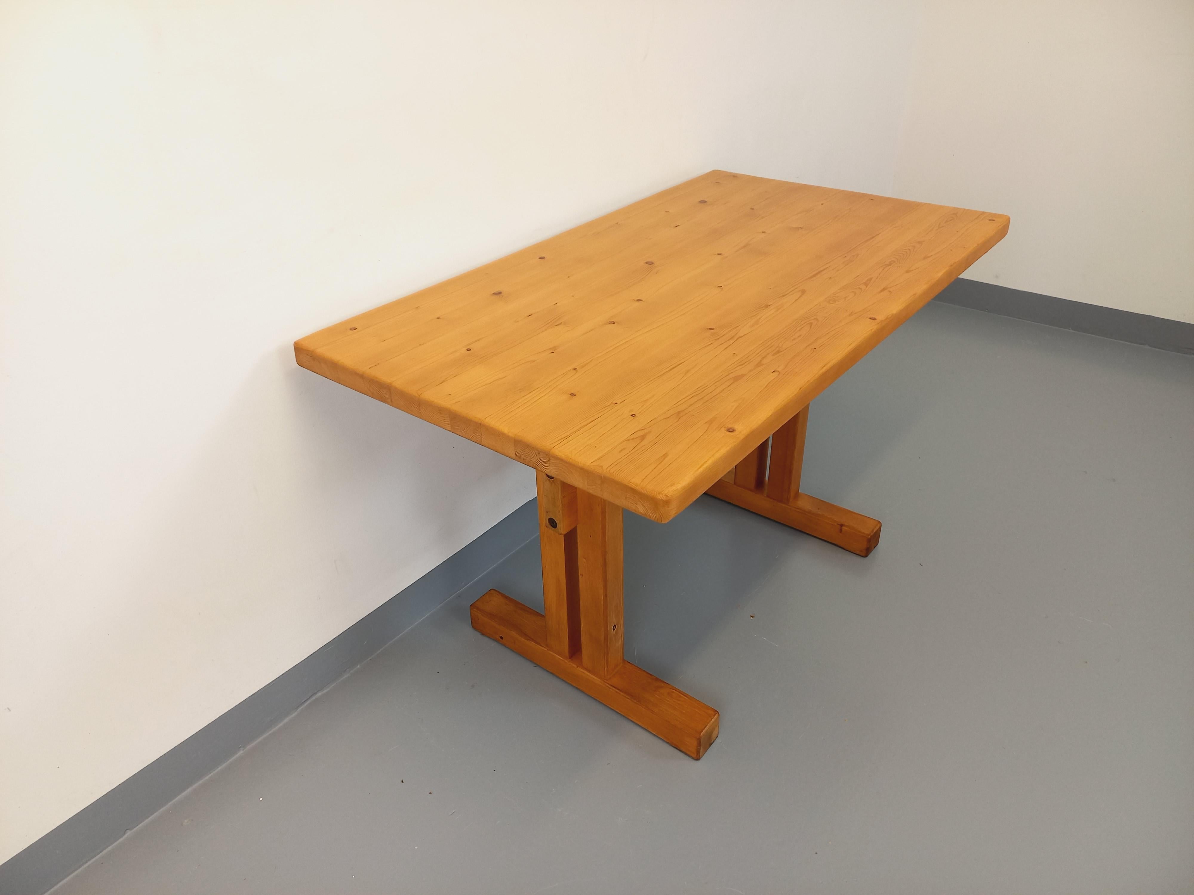 Table à manger rectangulaire Charlotte Perriand Les Arcs vintage pin années 70 en vente 8