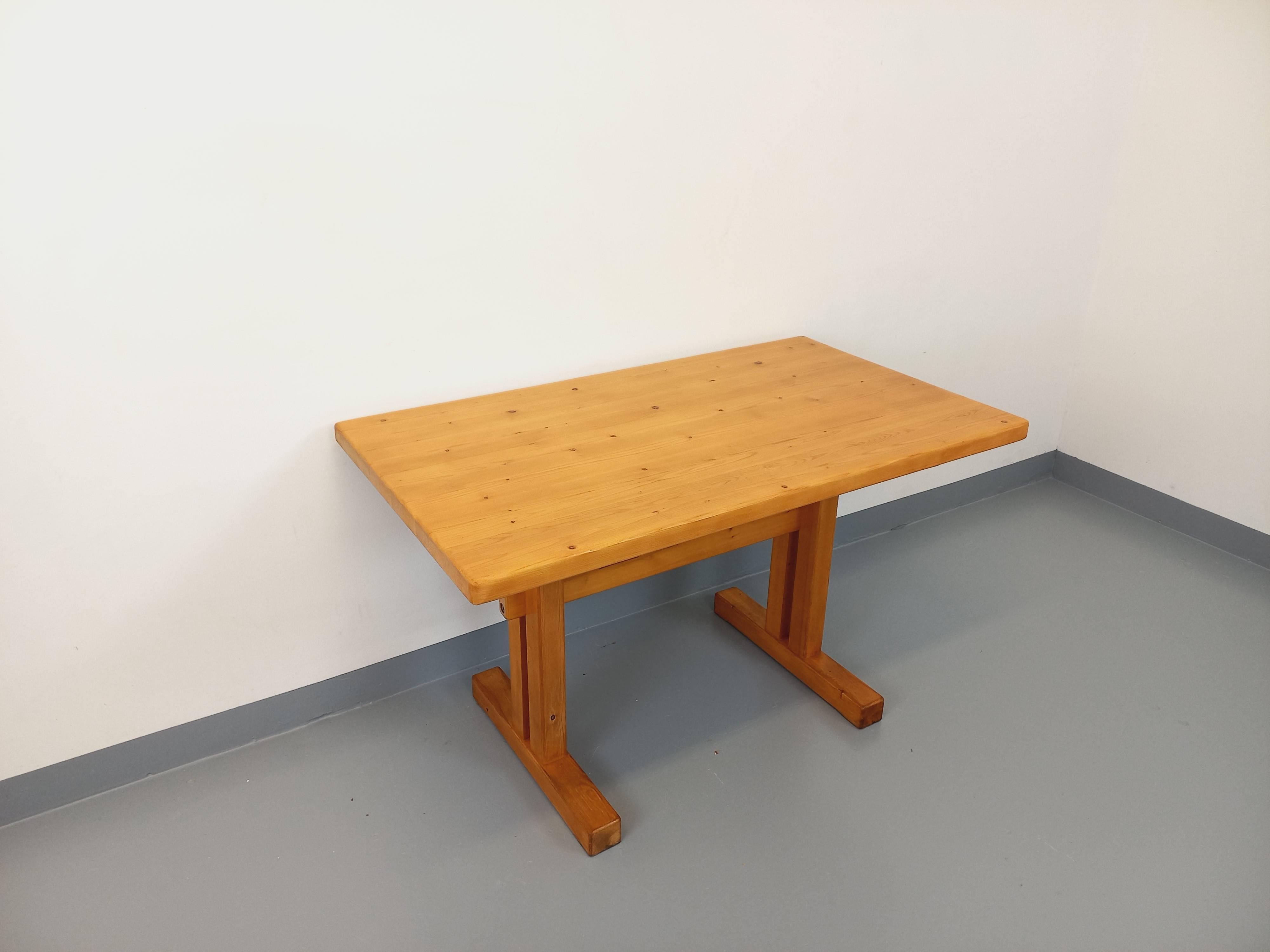 Pin Table à manger rectangulaire Charlotte Perriand Les Arcs vintage pin années 70 en vente