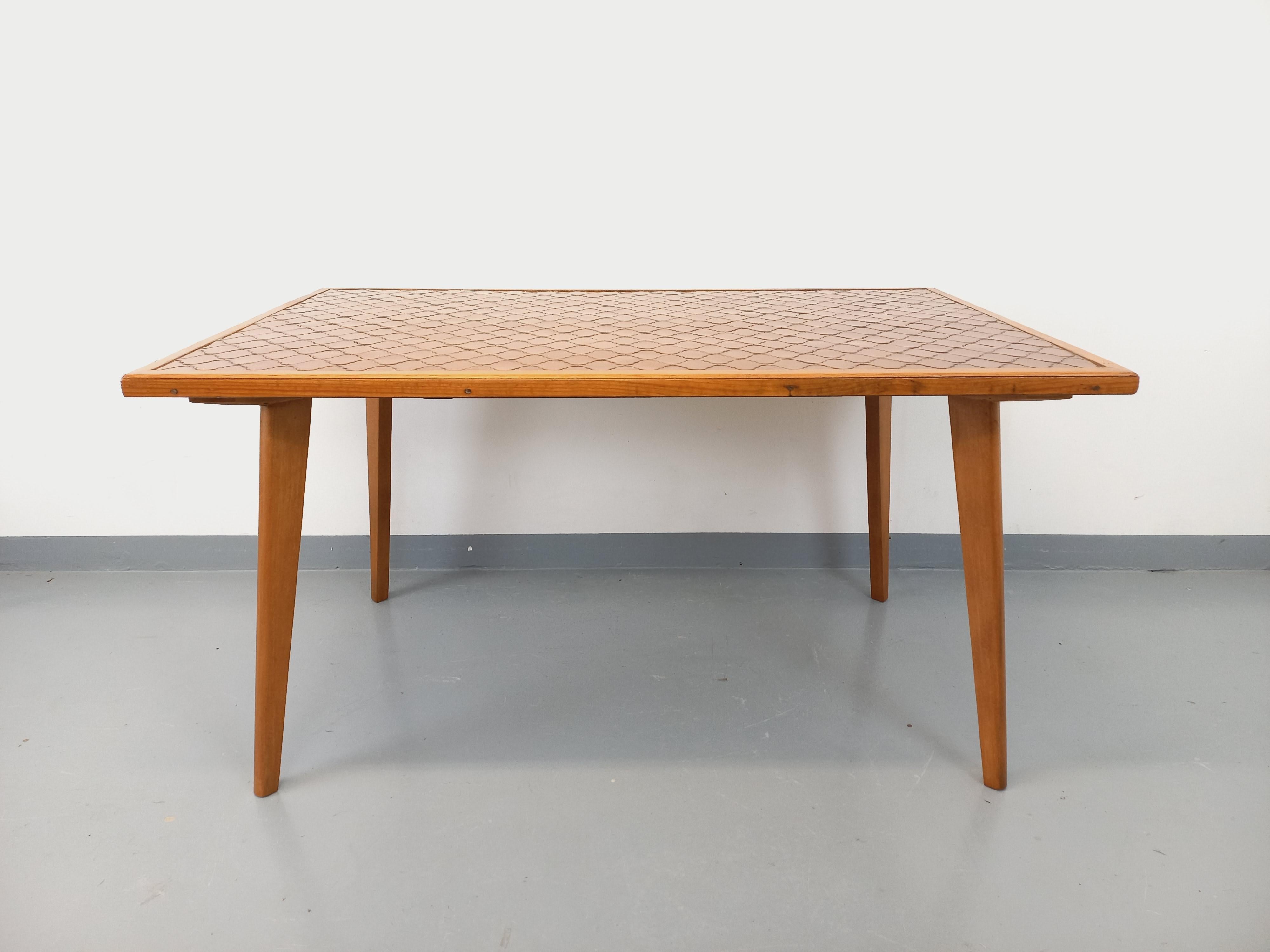 Table à manger rectangulaire en bois et céramique des années 50 60 en vente 3