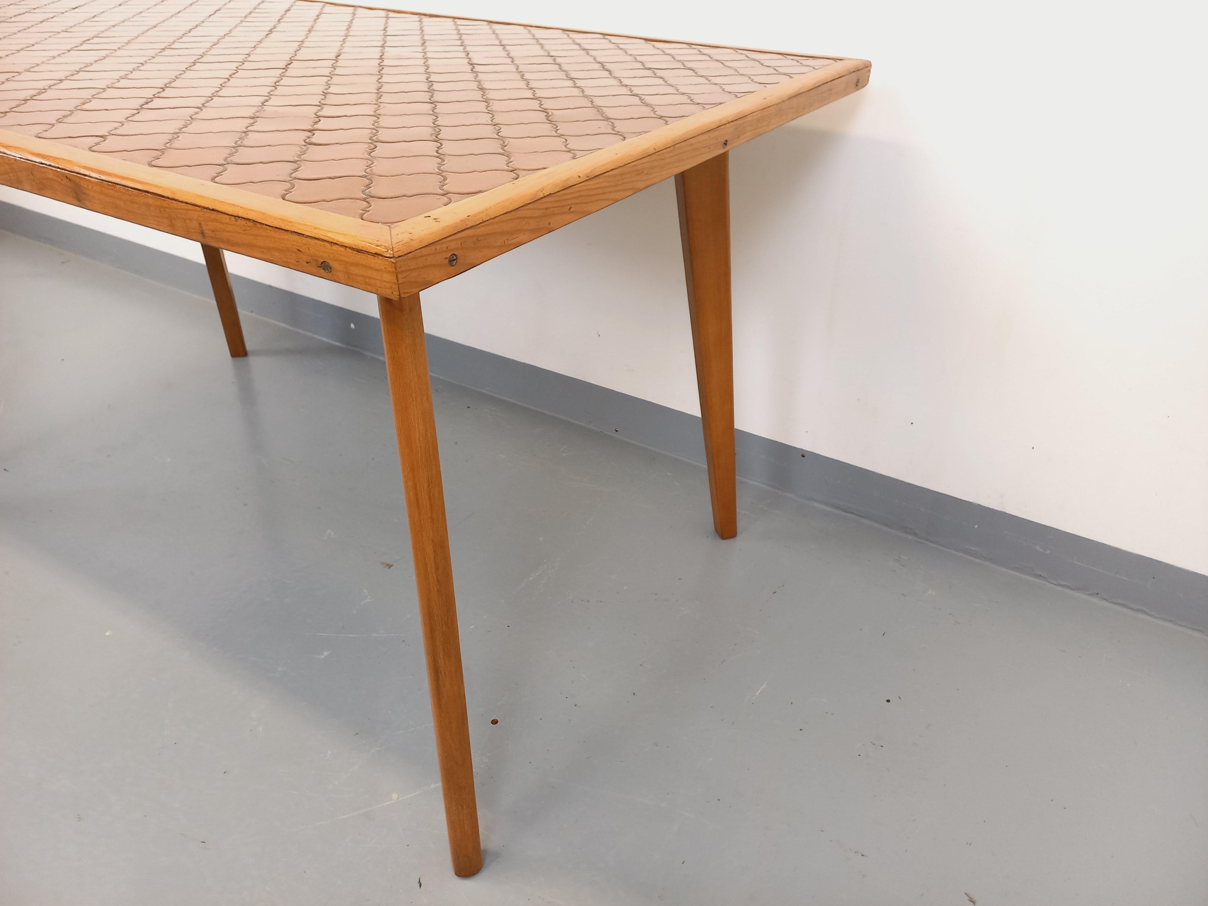 Table à manger rectangulaire en bois et céramique des années 50 60 en vente 5
