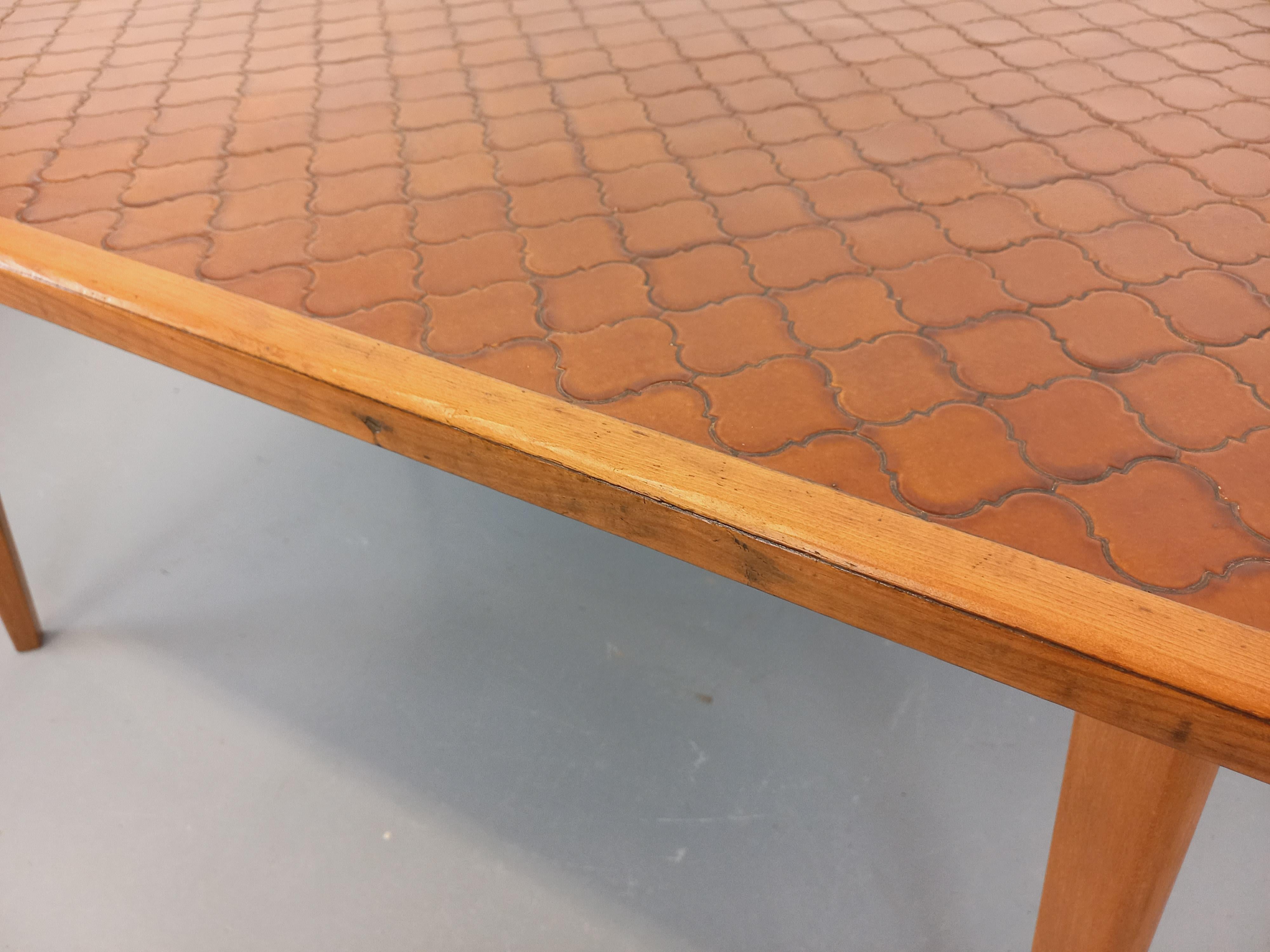 Table à manger rectangulaire en bois et céramique des années 50 60 en vente 7