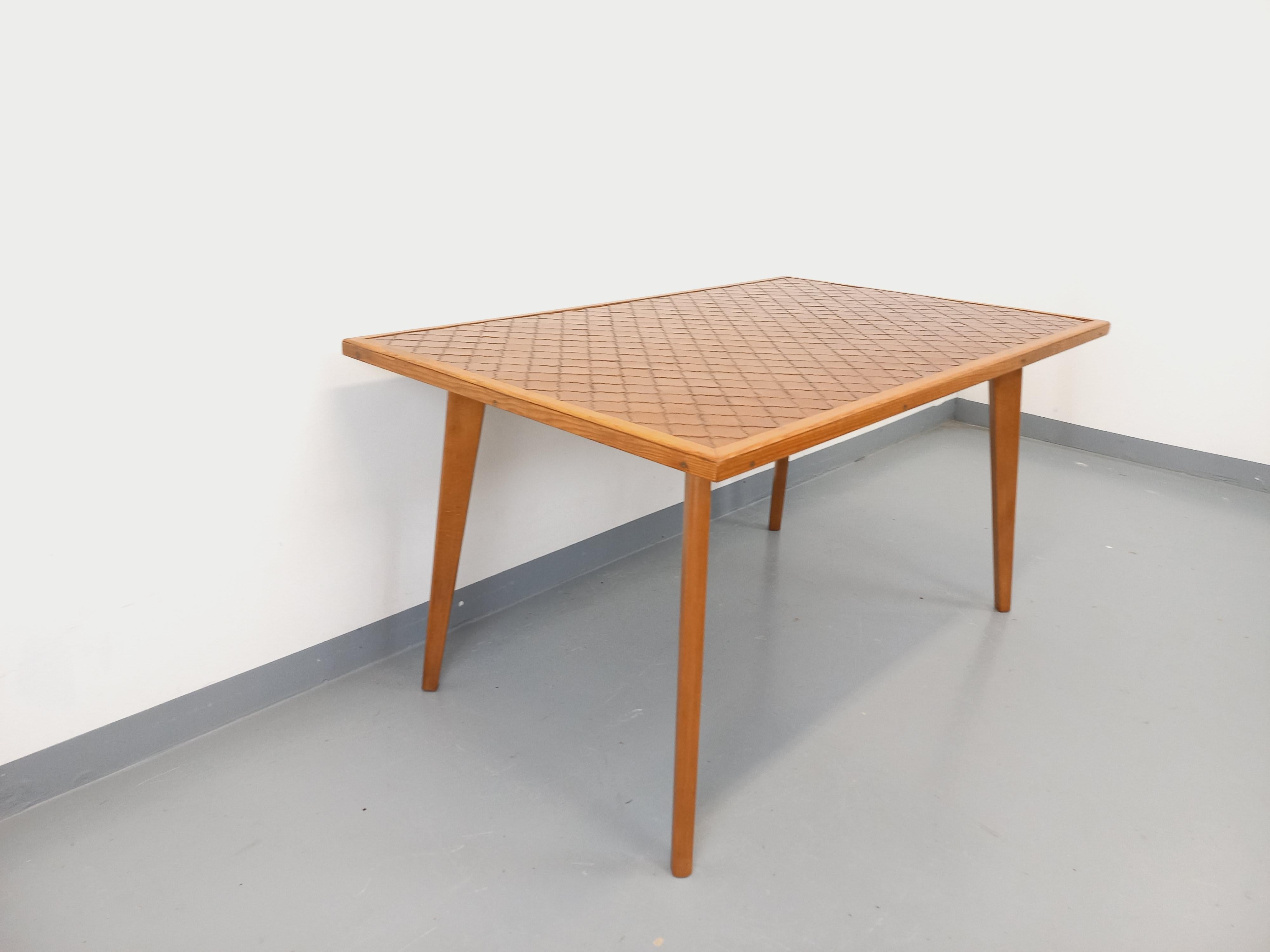 Table à manger rectangulaire en bois et céramique des années 50 60 en vente 8