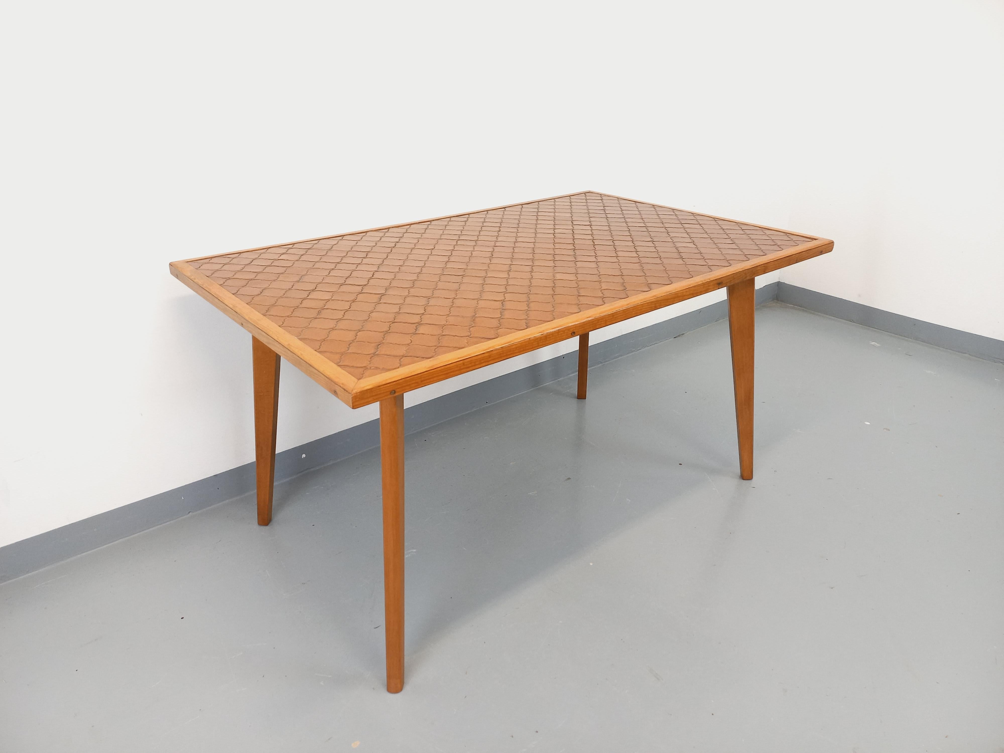 Table à manger rectangulaire en bois et céramique des années 50 60 en vente 9