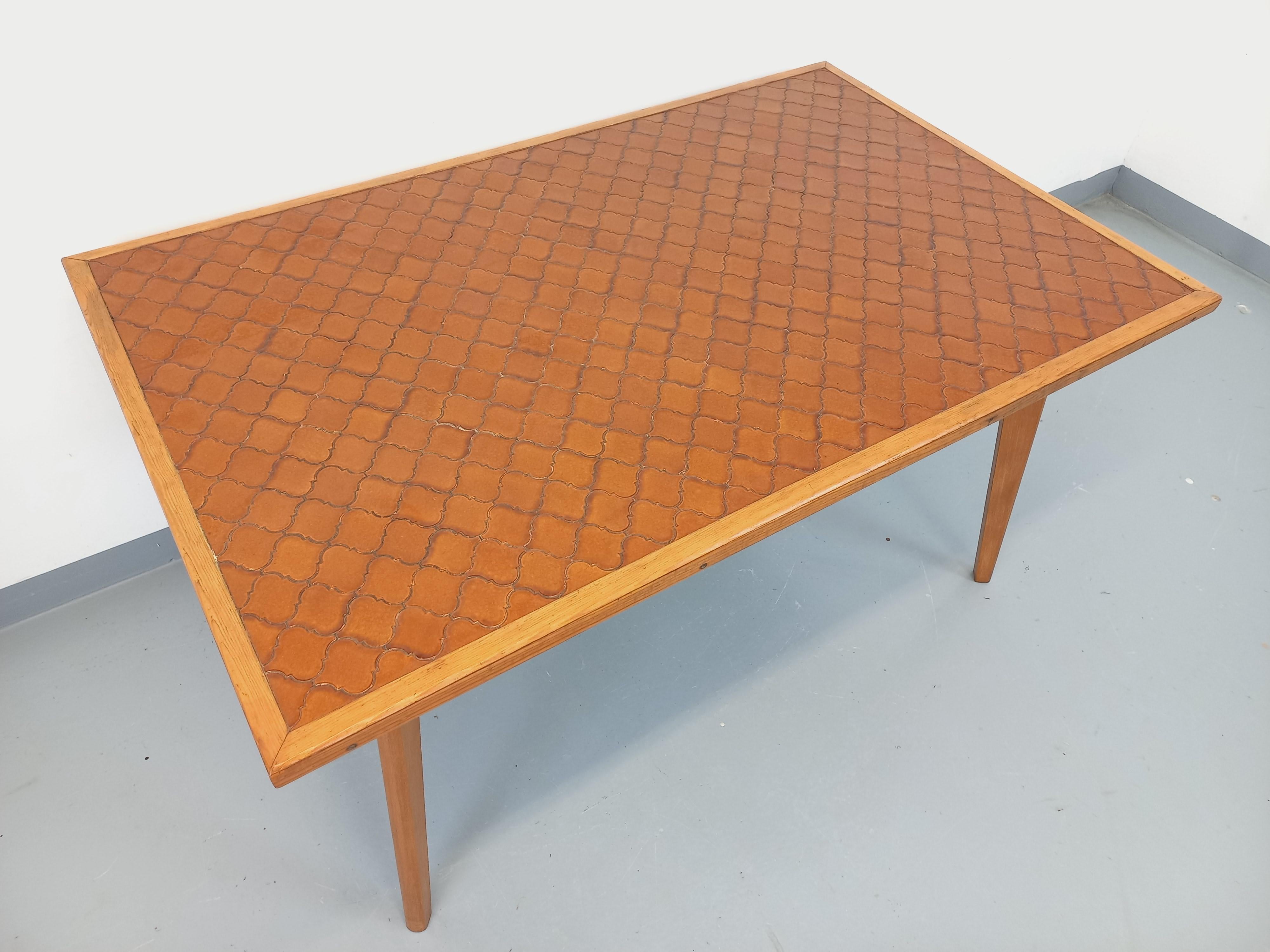Table à manger rectangulaire en bois et céramique des années 50 60 Bon état - En vente à BESANÇON, FR