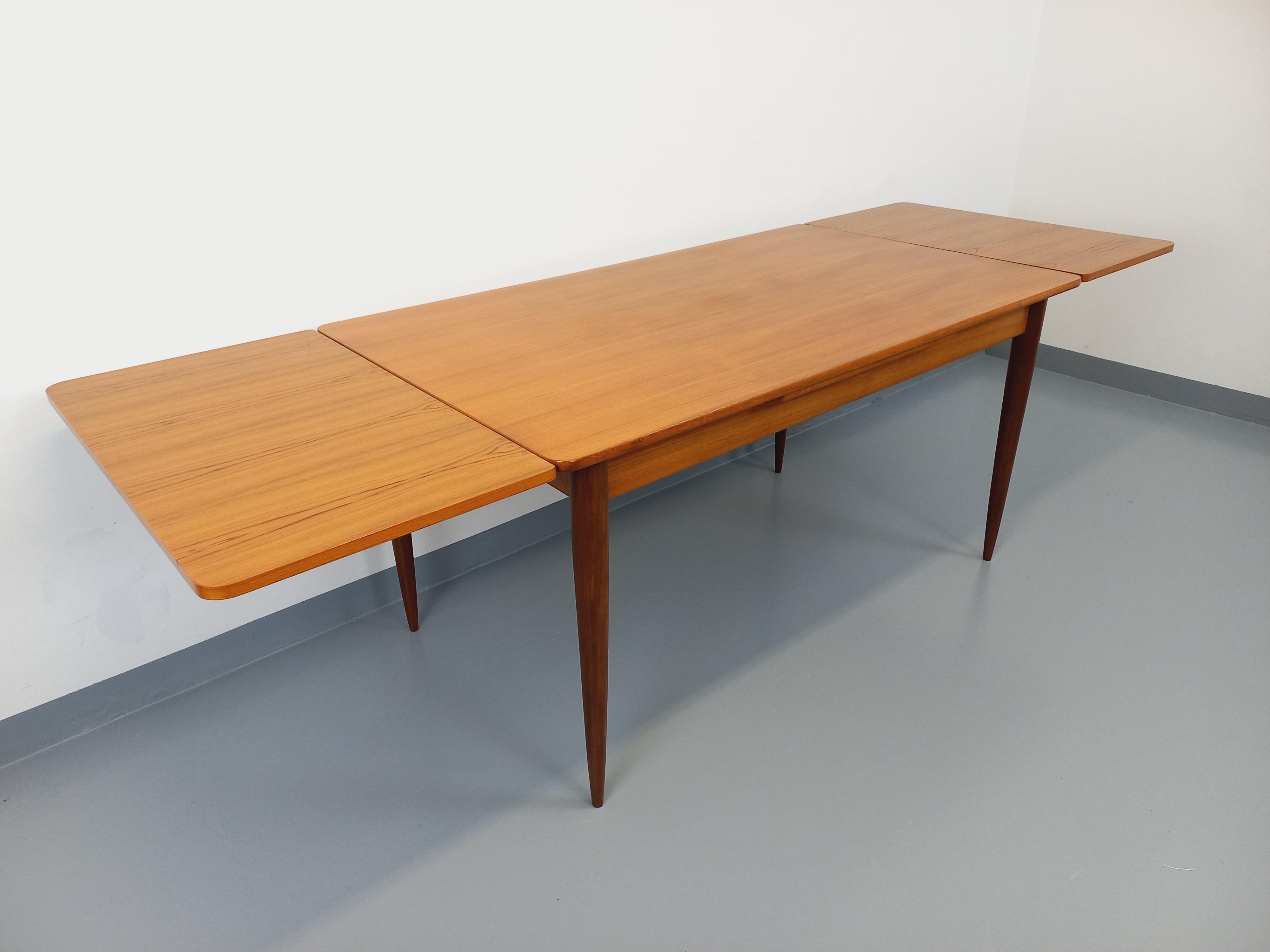 Table à manger rectangulaire style scandinave vintage des années 50 60 en teck For Sale 3