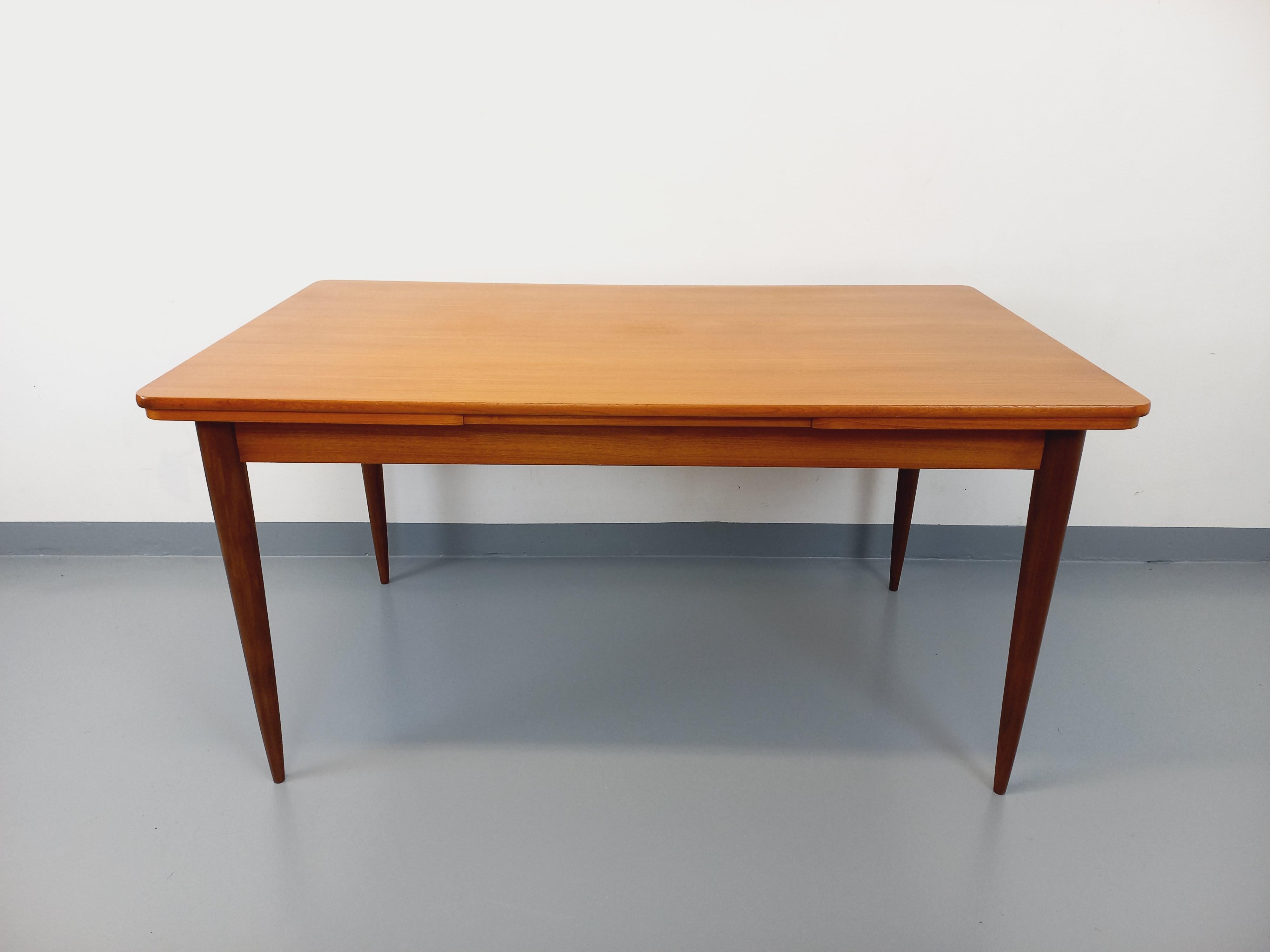 Table à manger rectangulaire style scandinave vintage des années 50 60 en teck For Sale 4