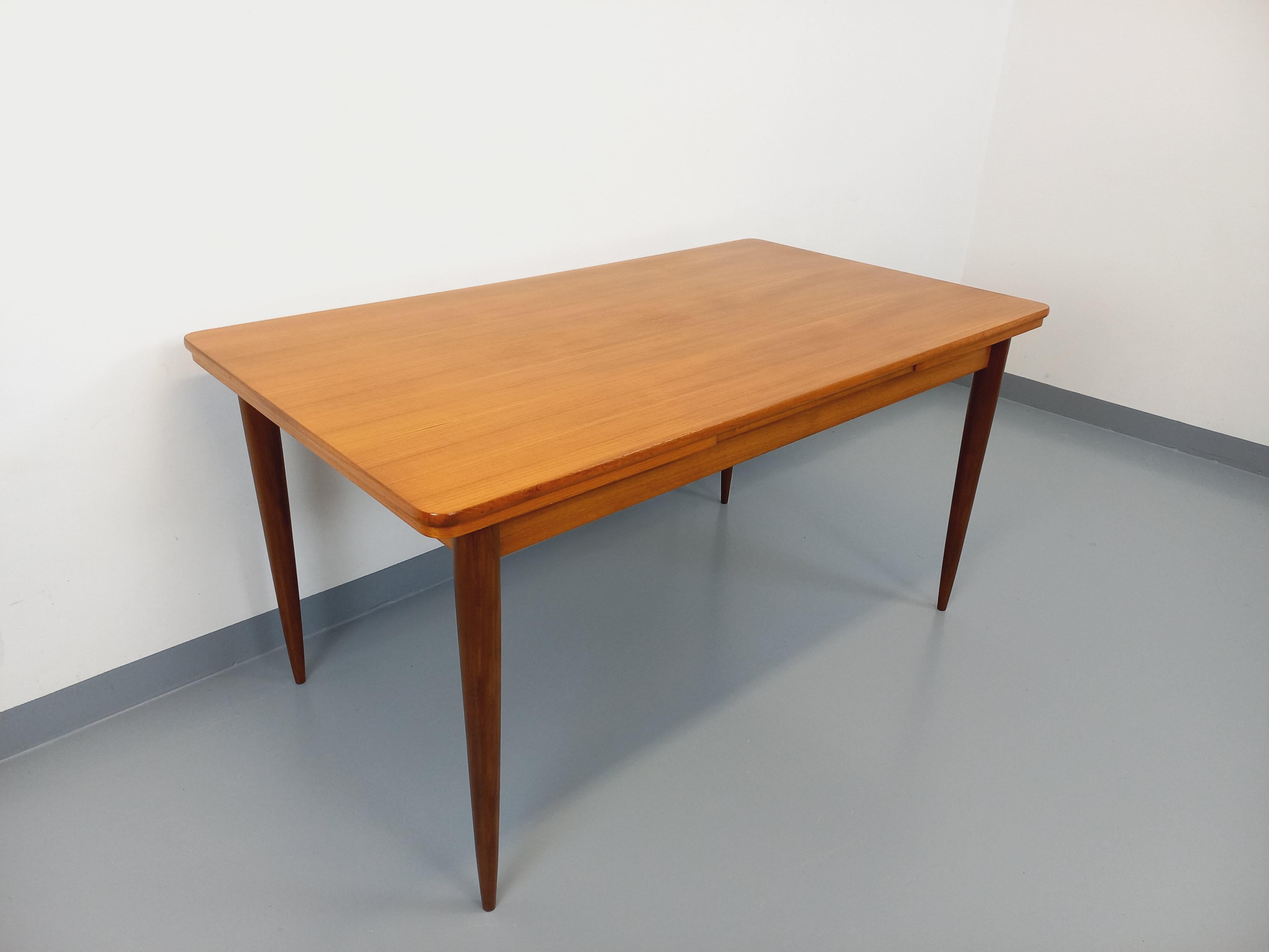 Table à manger rectangulaire style scandinave vintage des années 50 60 en teck For Sale 5