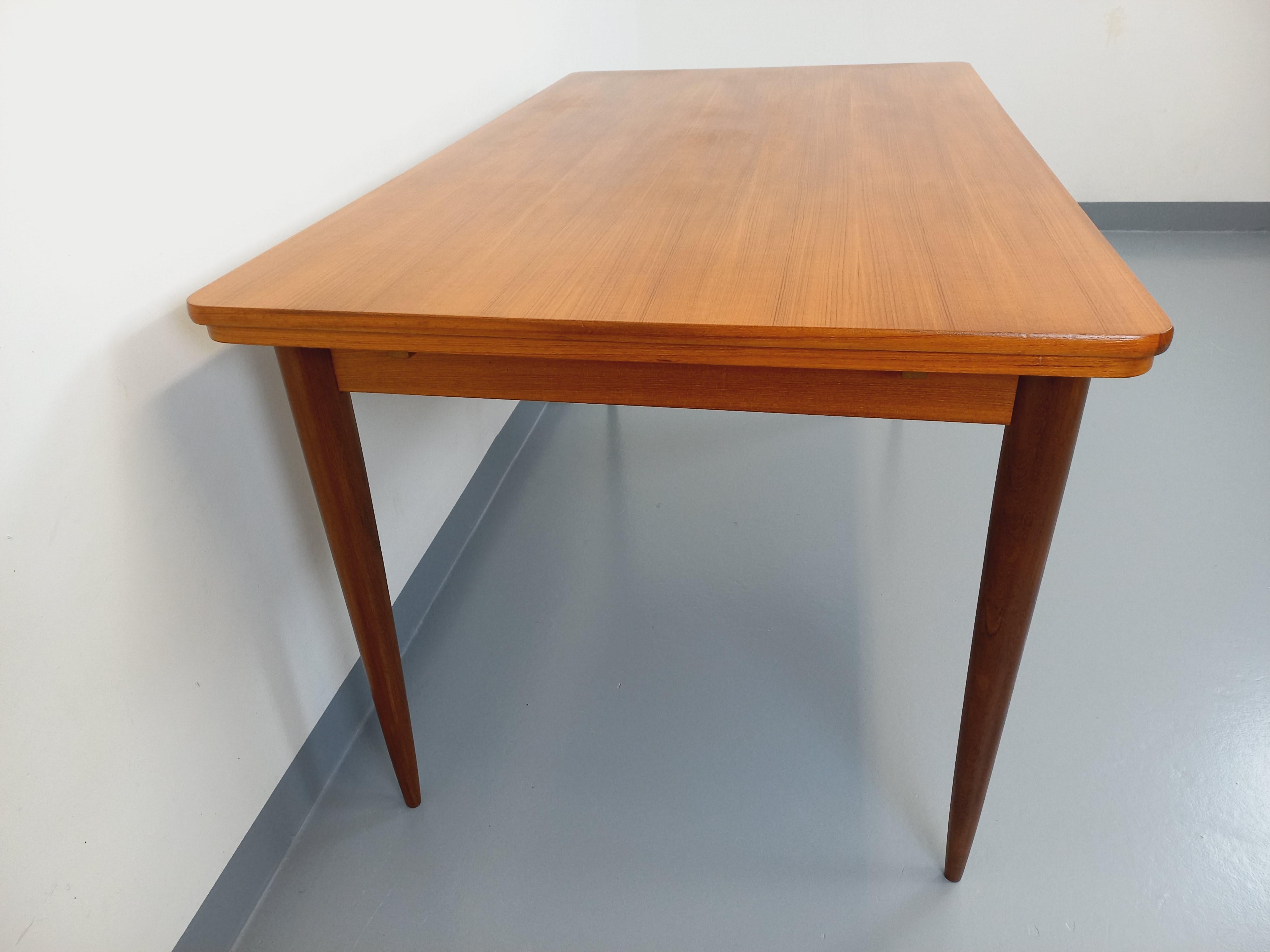 Table à manger rectangulaire style scandinave vintage des années 50 60 en teck For Sale 6