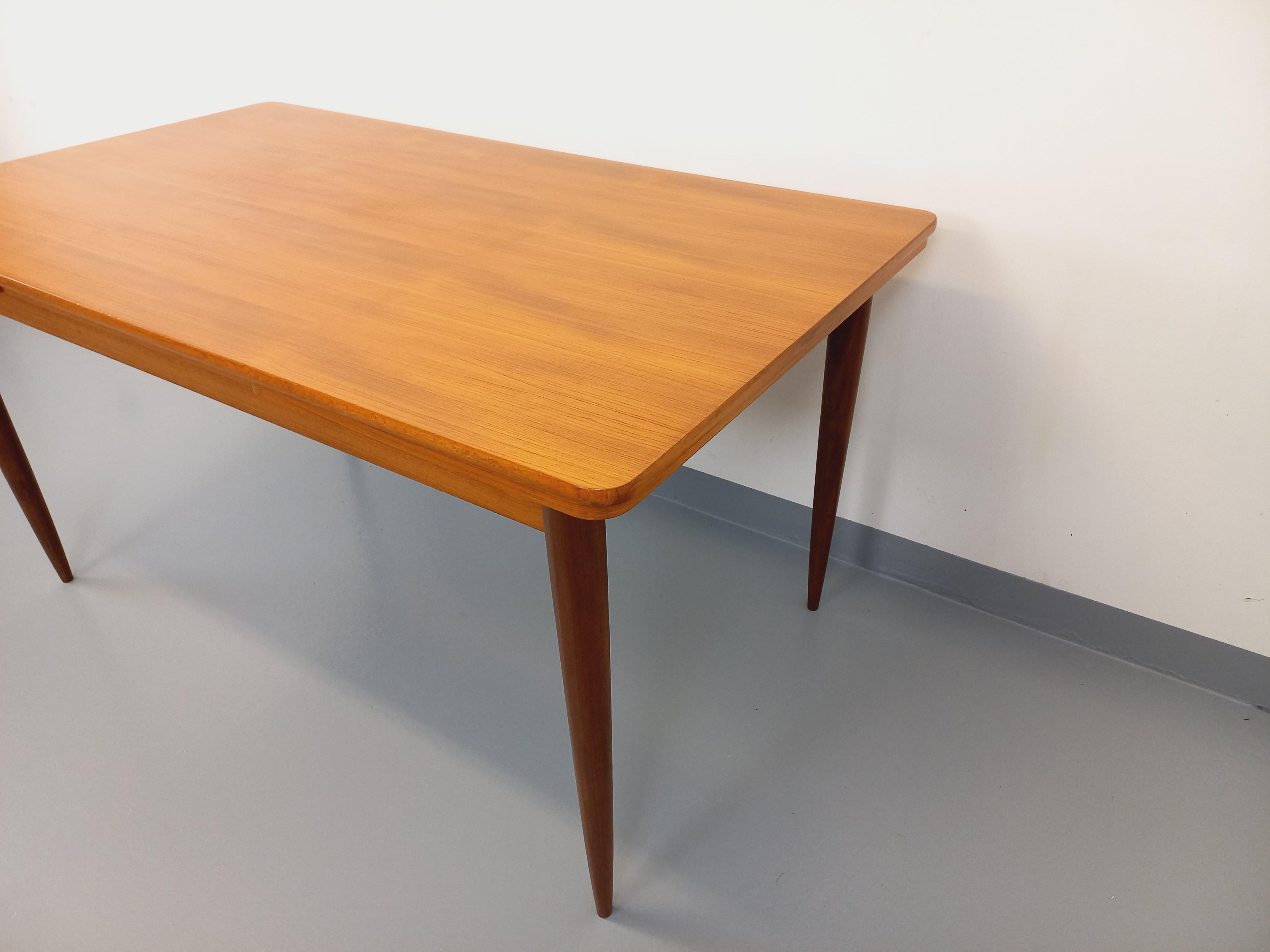 Table à manger rectangulaire style scandinave vintage des années 50 60 en teck For Sale 7