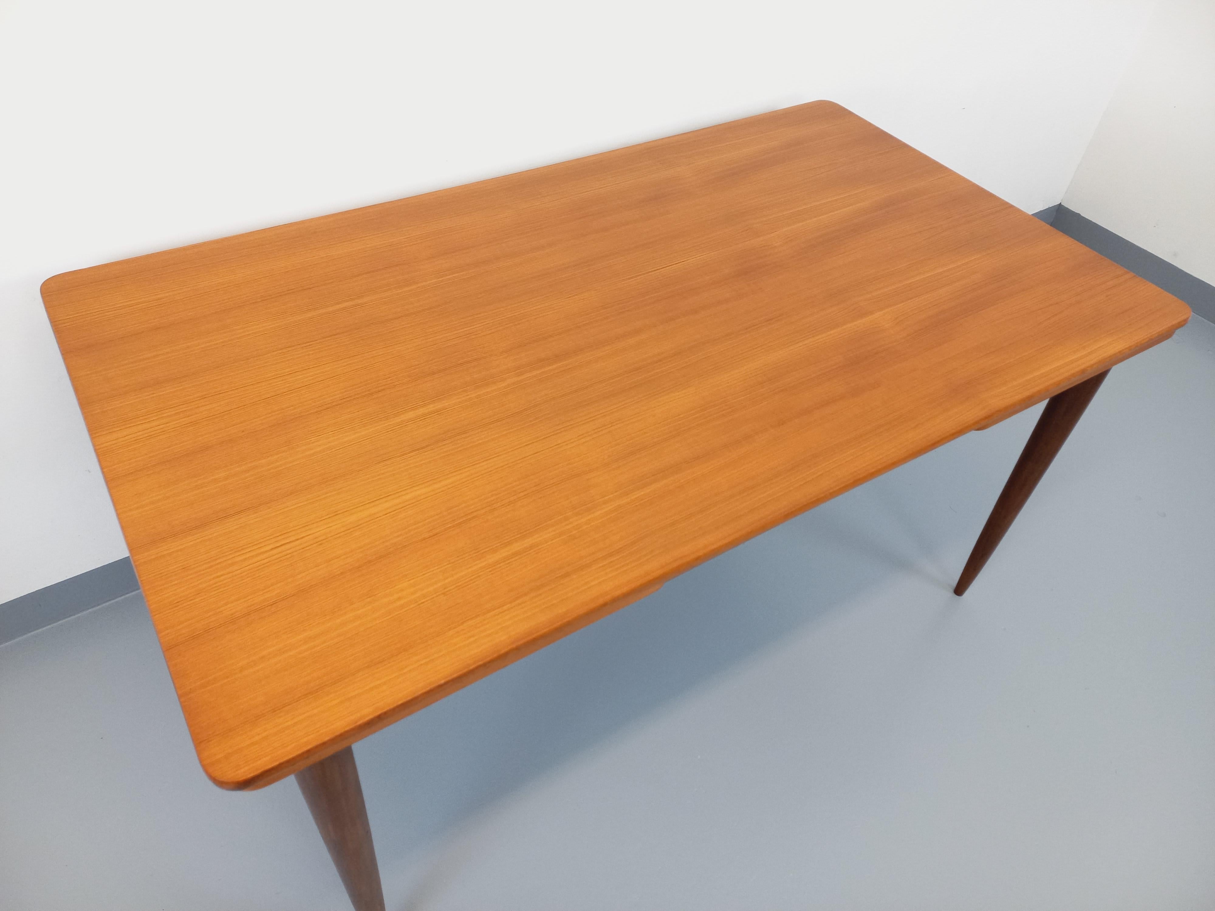 Table à manger rectangulaire style scandinave vintage des années 50 60 en teck In Good Condition For Sale In BESANÇON, FR
