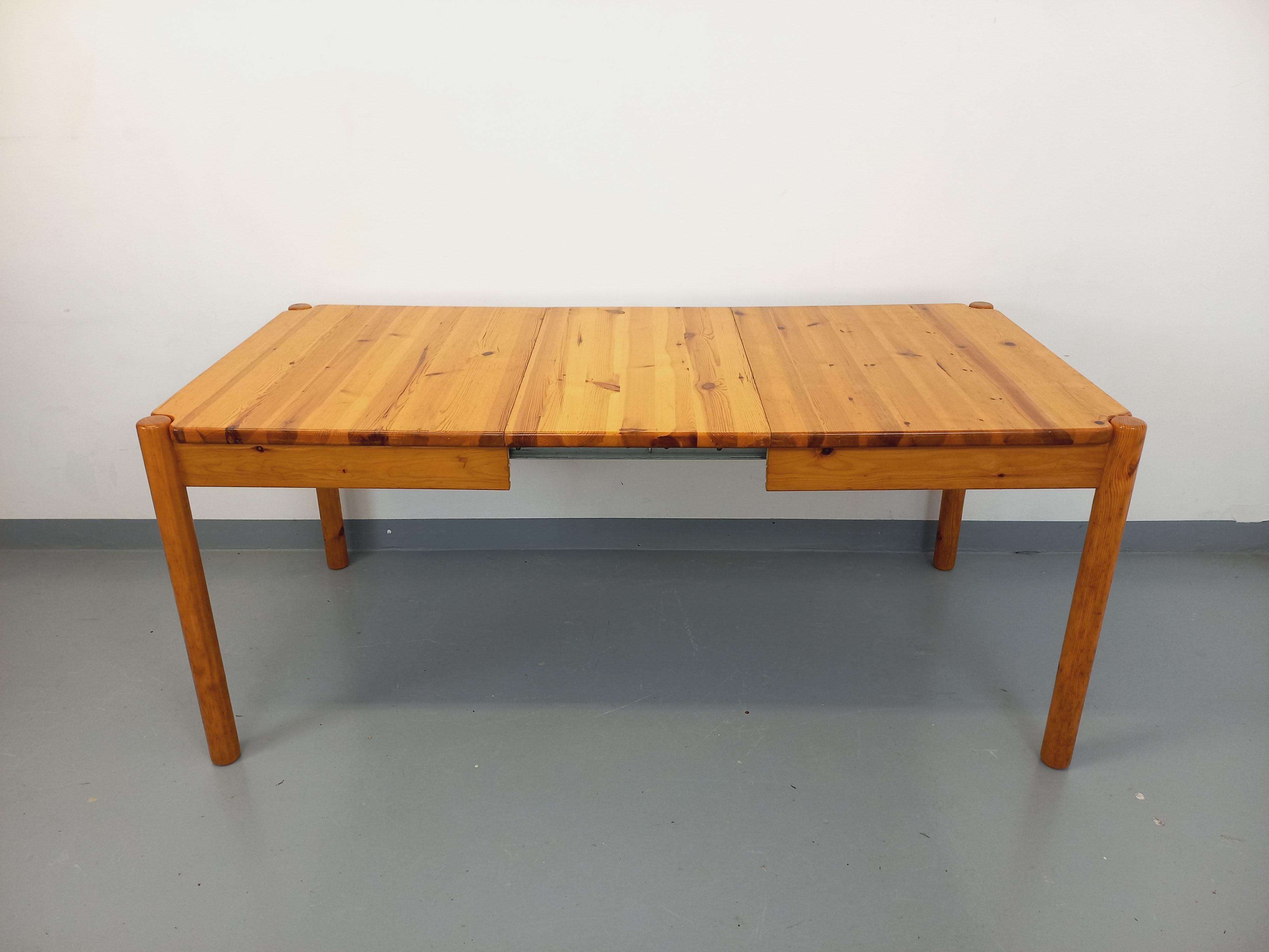 Table à manger rectangulaire vintage en pin des années 60 70 avec rallonge en vente 5