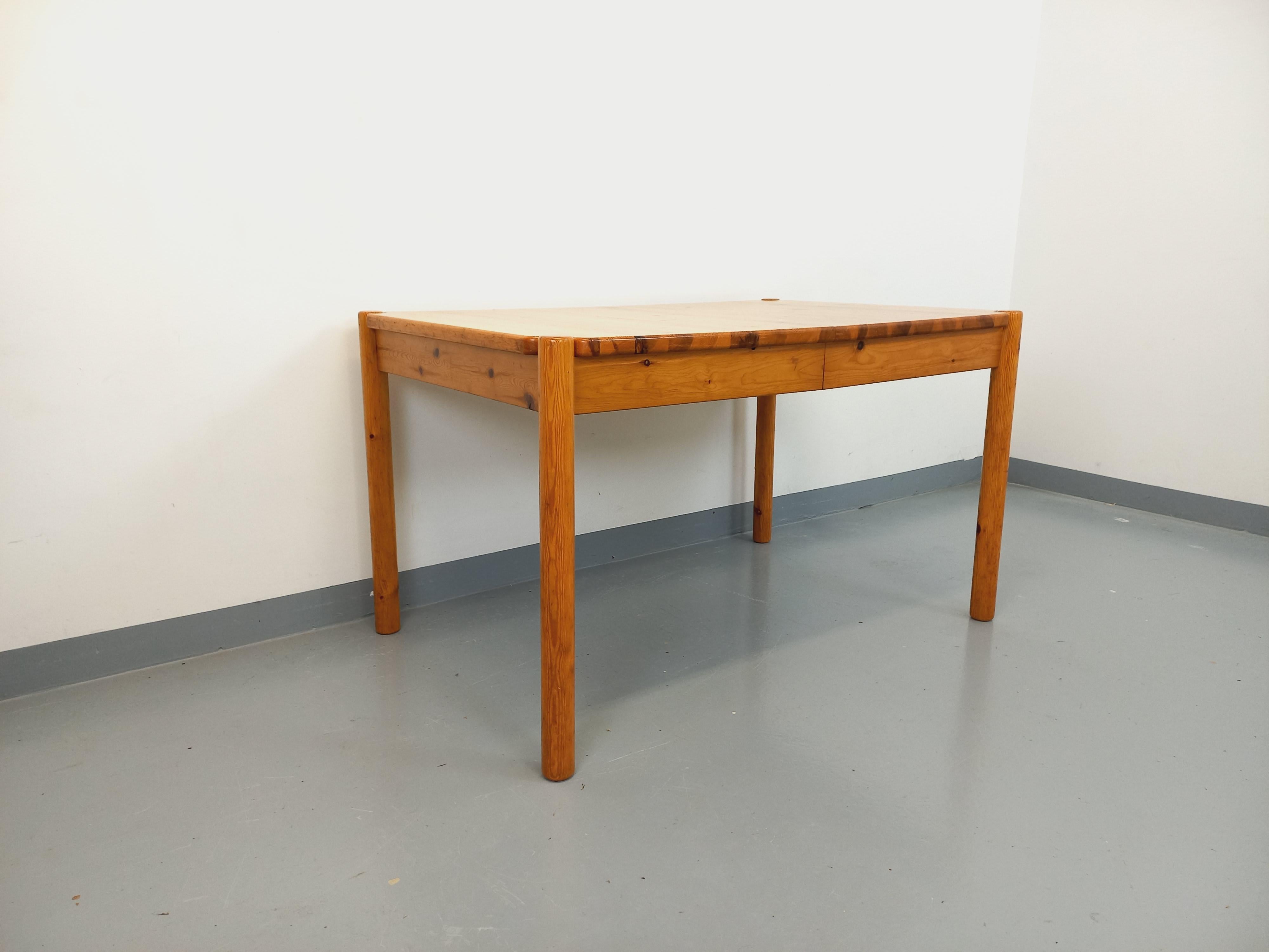 Table à manger rectangulaire vintage en pin des années 60 70 avec rallonge en vente 9
