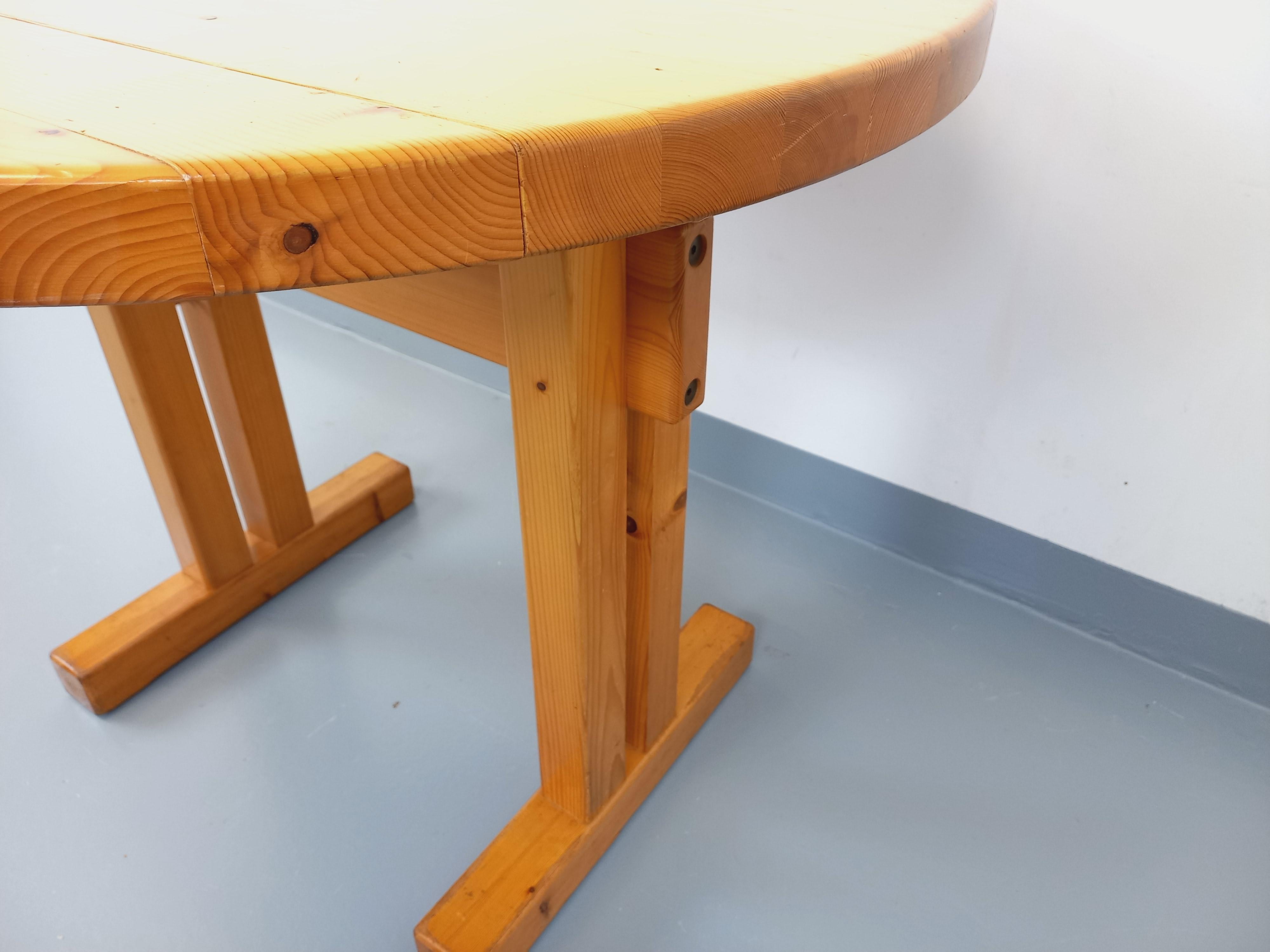 Table à manger ronde Charlotte Perriand Les Arcs vintage en pin des années 60 70 en vente 4