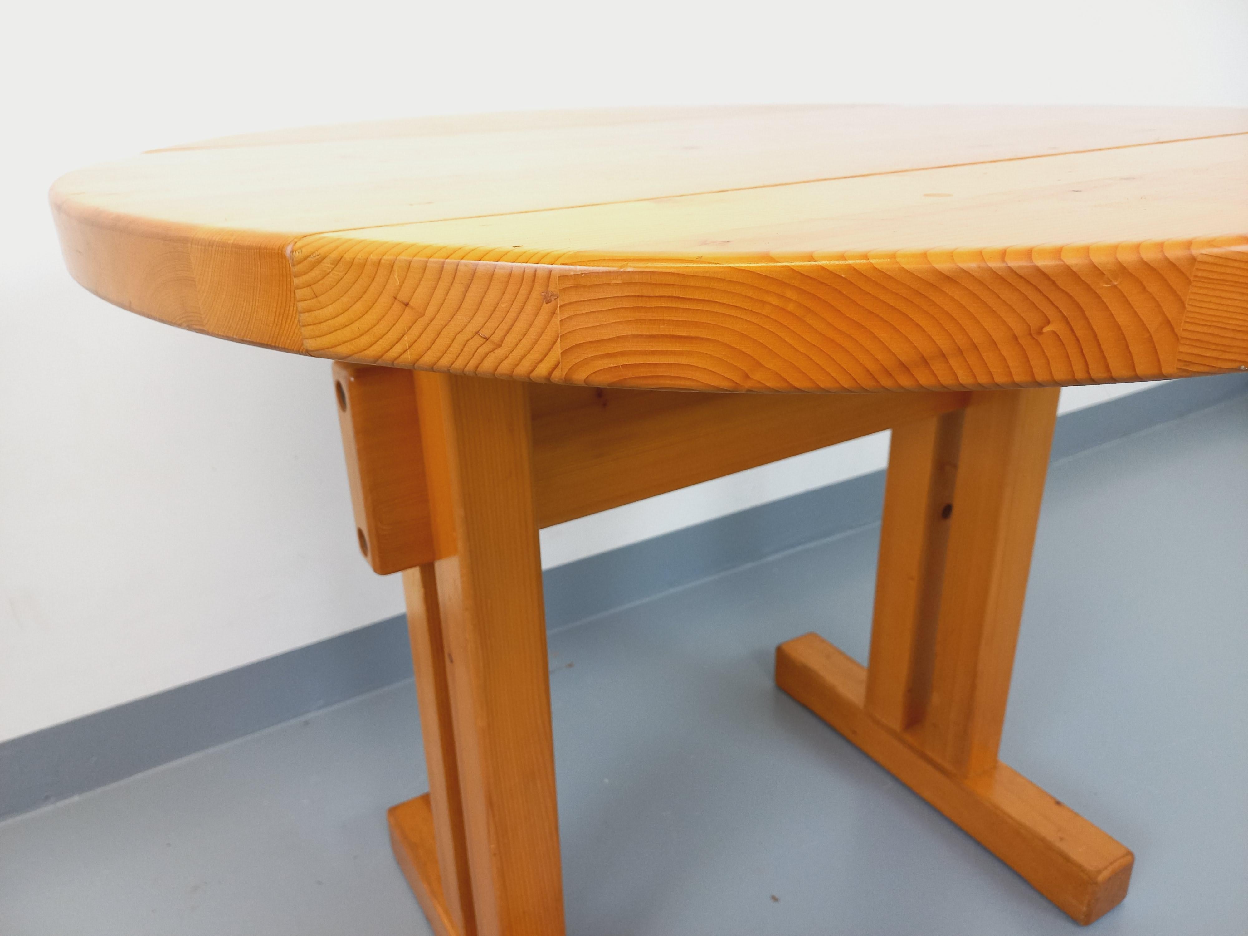 Table à manger ronde Charlotte Perriand Les Arcs vintage en pin des années 60 70 en vente 6