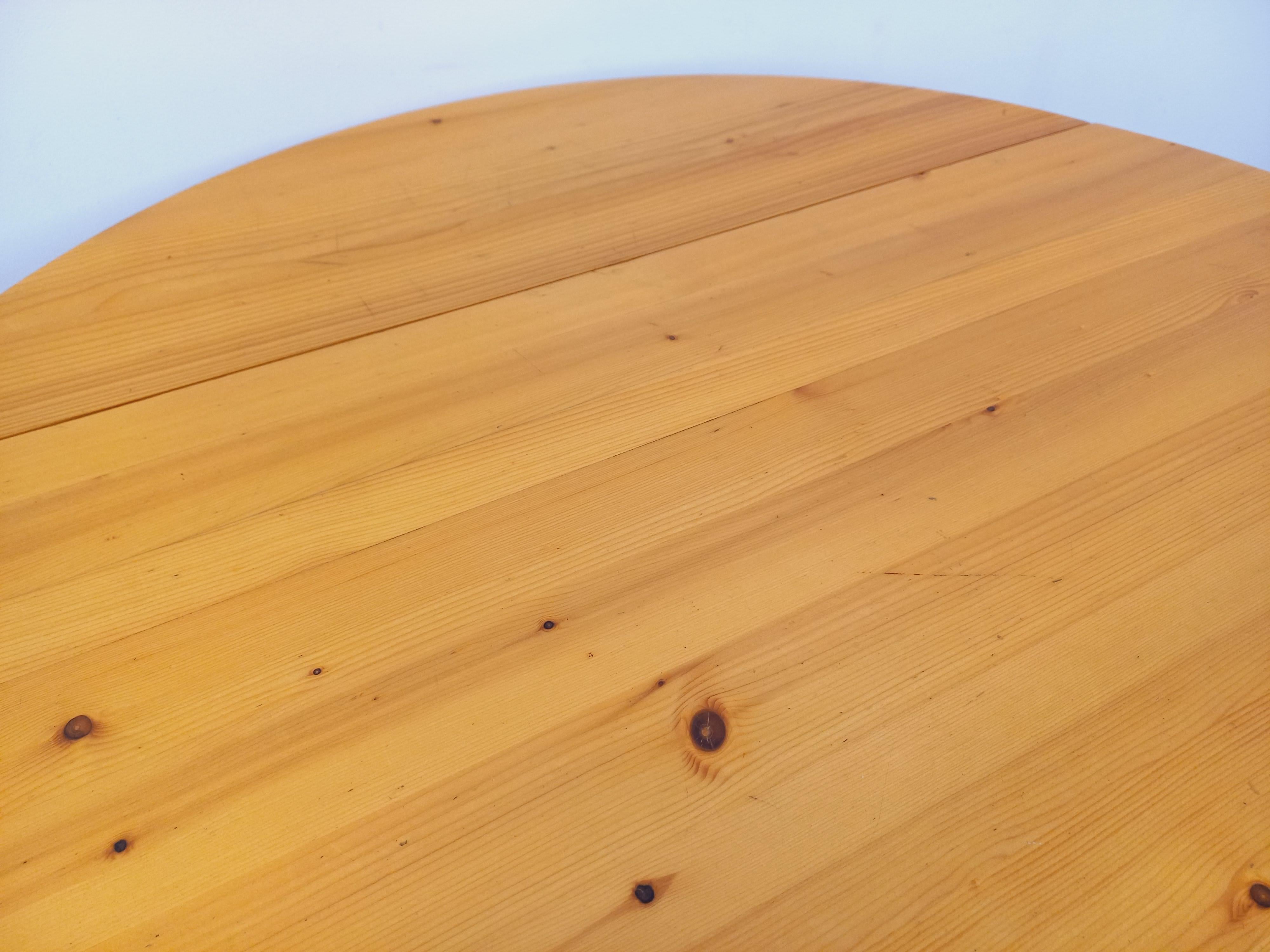 Table à manger ronde Charlotte Perriand Les Arcs vintage en pin des années 60 70 en vente 7