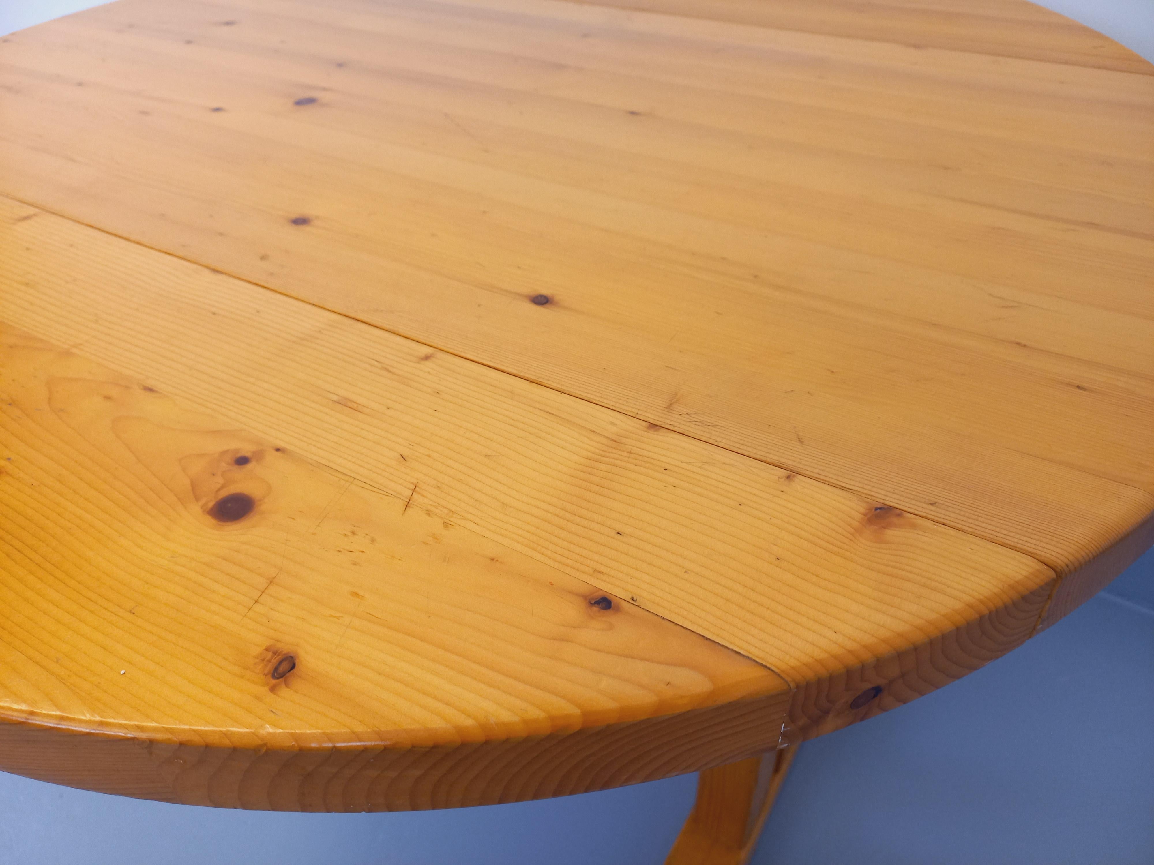 Table à manger ronde Charlotte Perriand Les Arcs vintage en pin des années 60 70 en vente 8