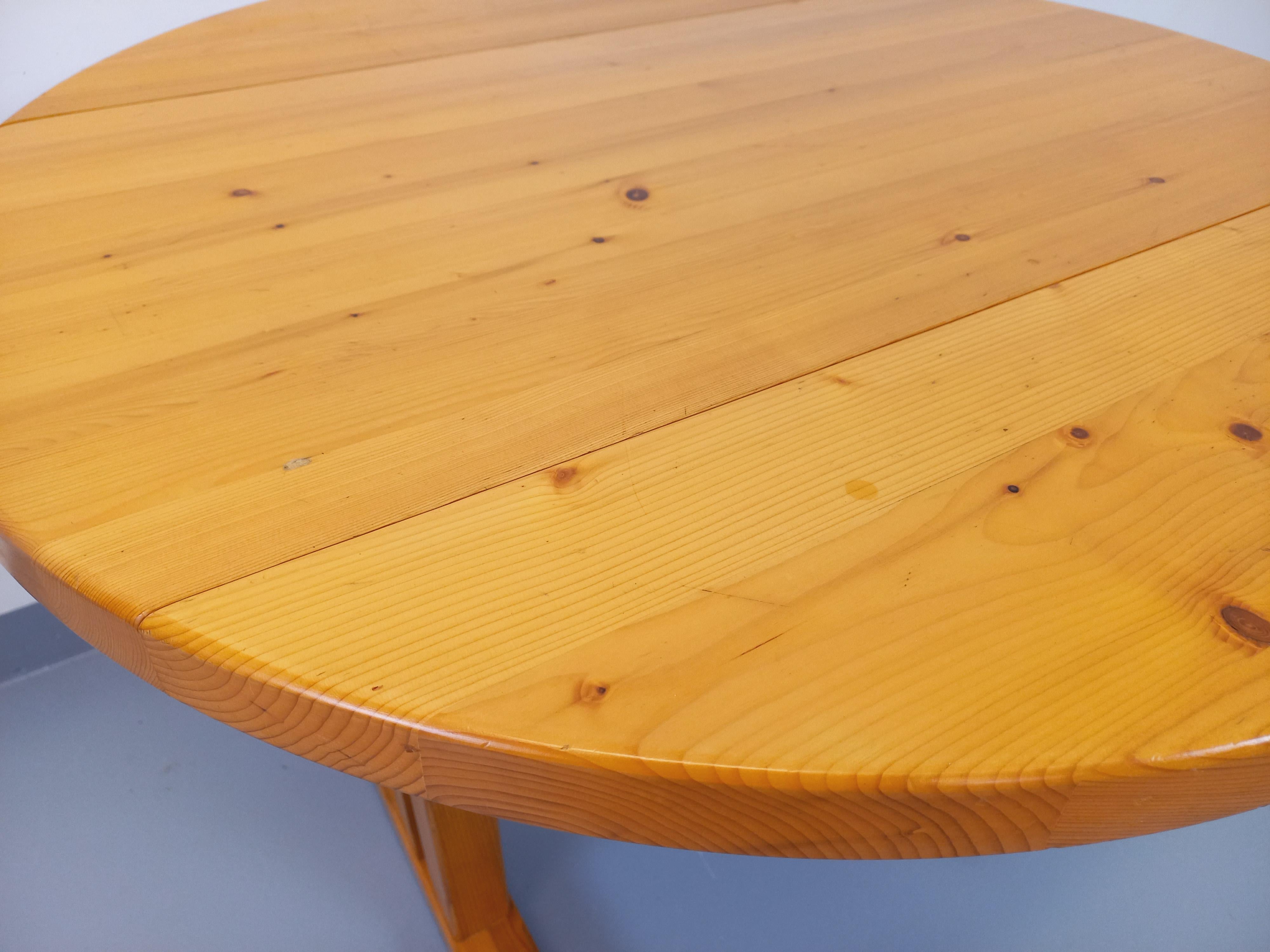 Table à manger ronde Charlotte Perriand Les Arcs vintage en pin des années 60 70 en vente 9