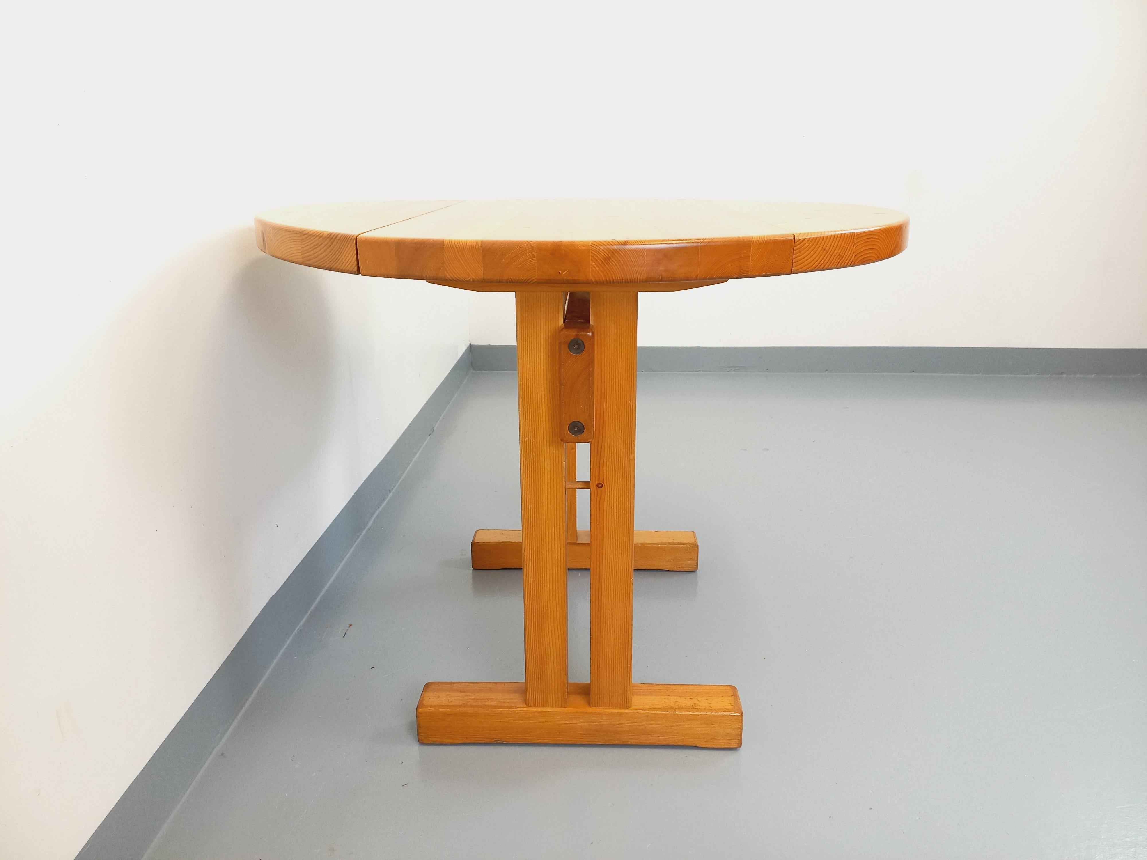 Table à manger ronde Charlotte Perriand Les Arcs vintage en pin des années 60 70 en vente 11