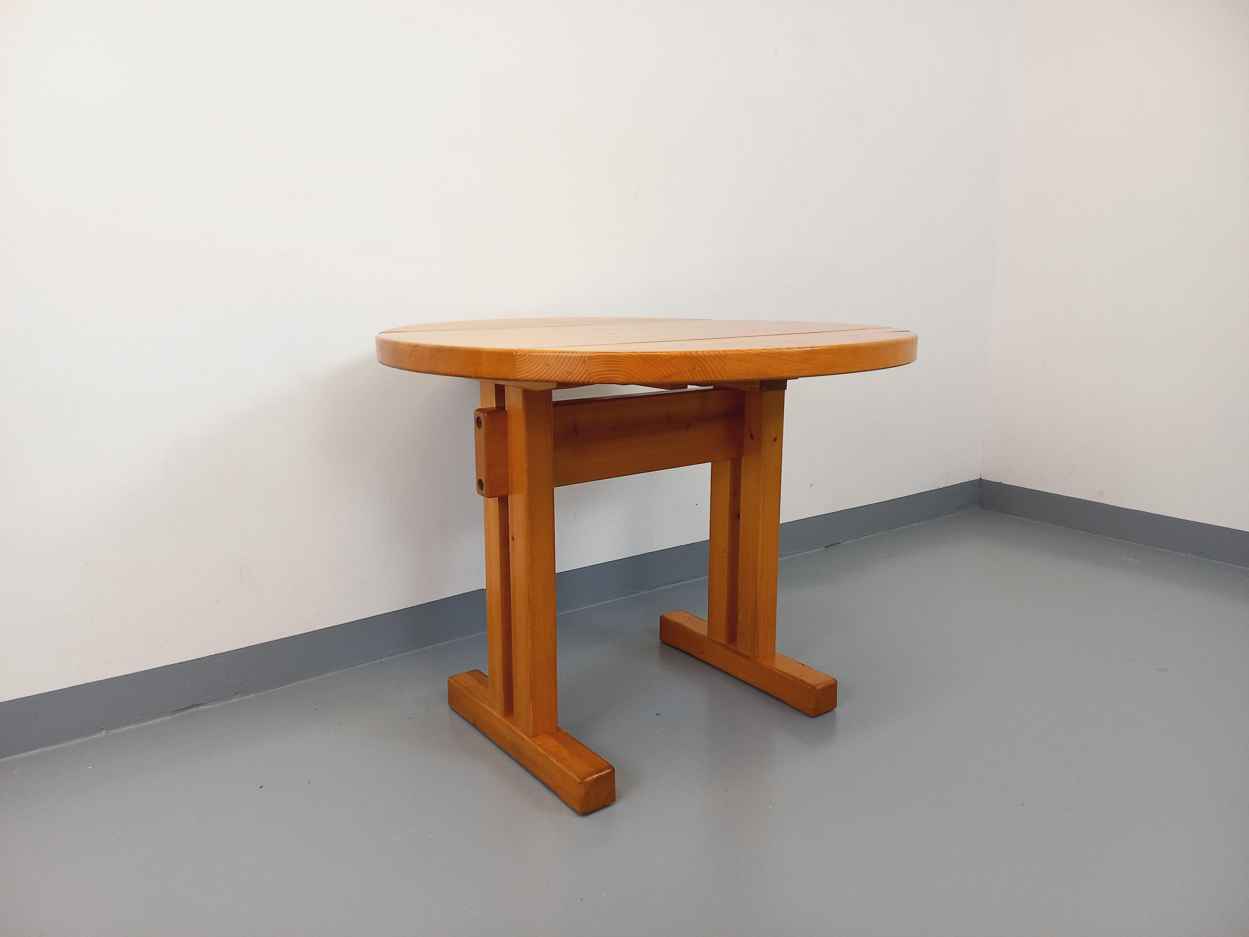 Table à manger ronde Charlotte Perriand Les Arcs vintage en pin des années 60 70 en vente 13