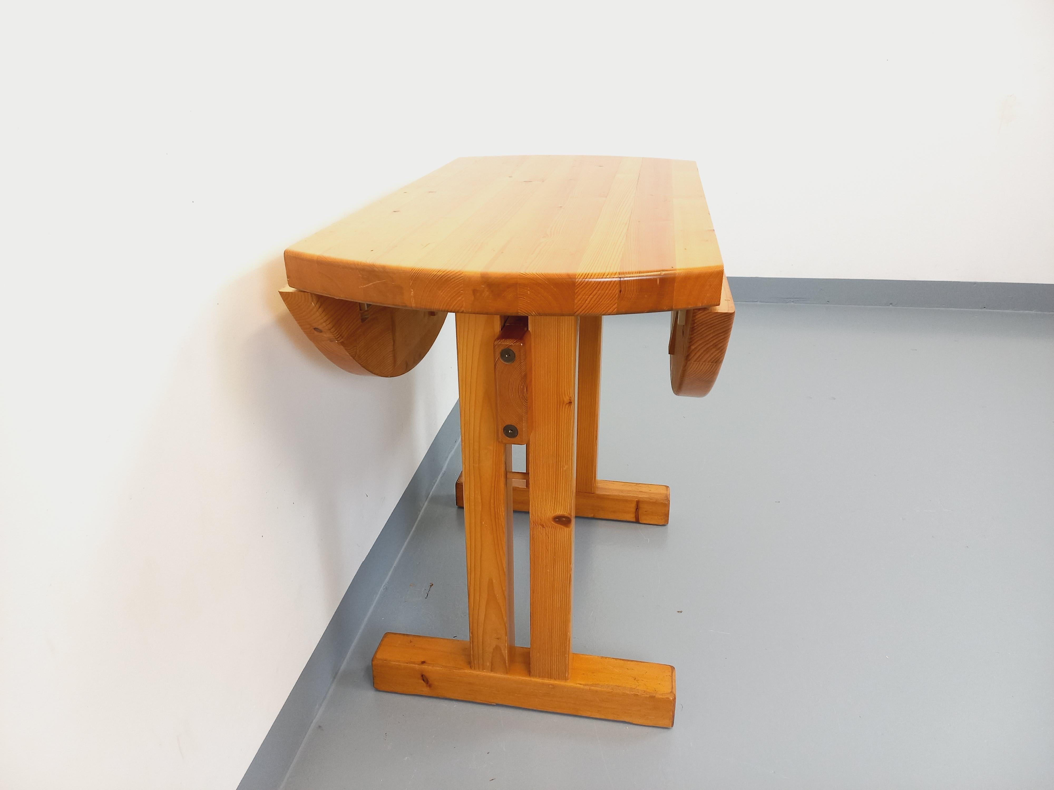 Table à manger ronde Charlotte Perriand Les Arcs vintage en pin des années 60 70 en vente 1