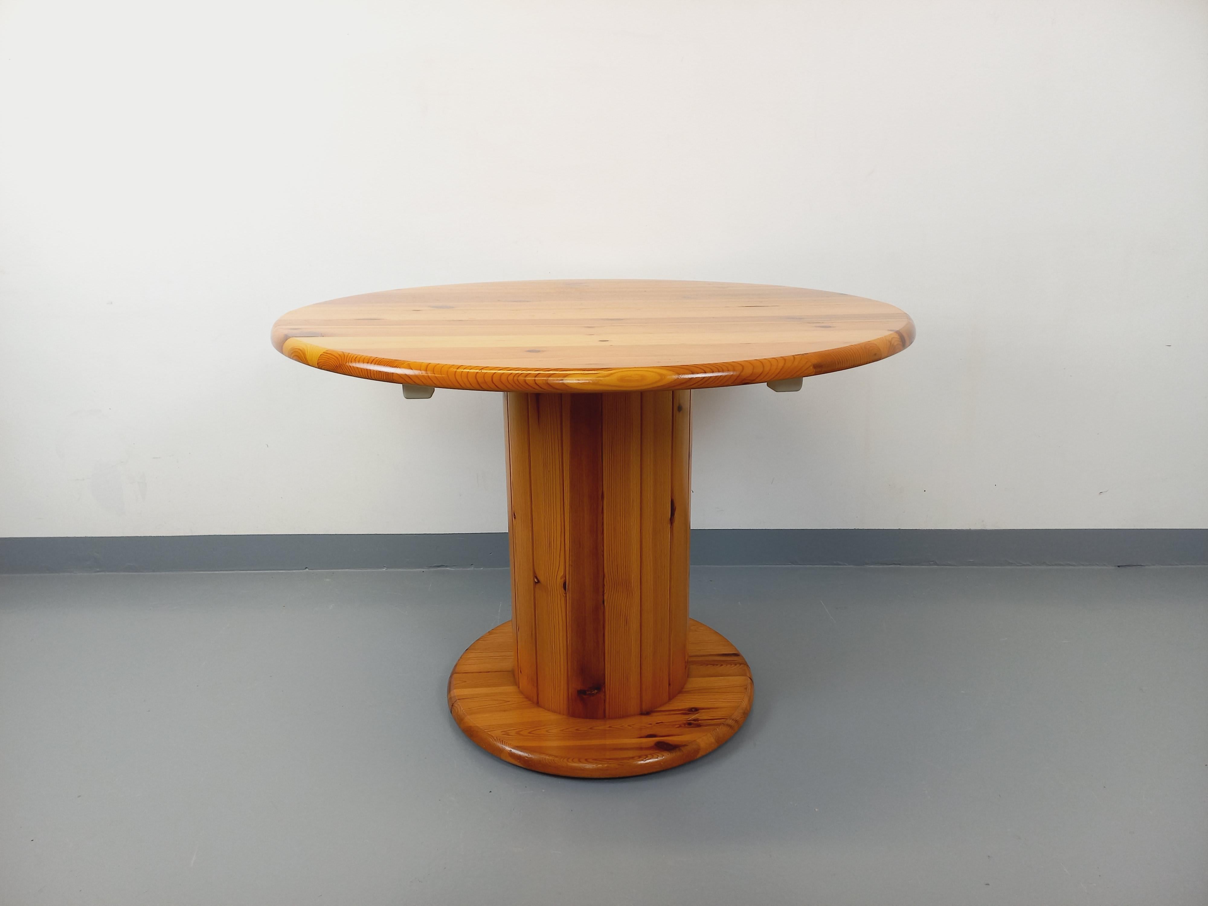 Table à manger ronde scandinave vintage en pin des années 60 70 avec rallonges en vente 4