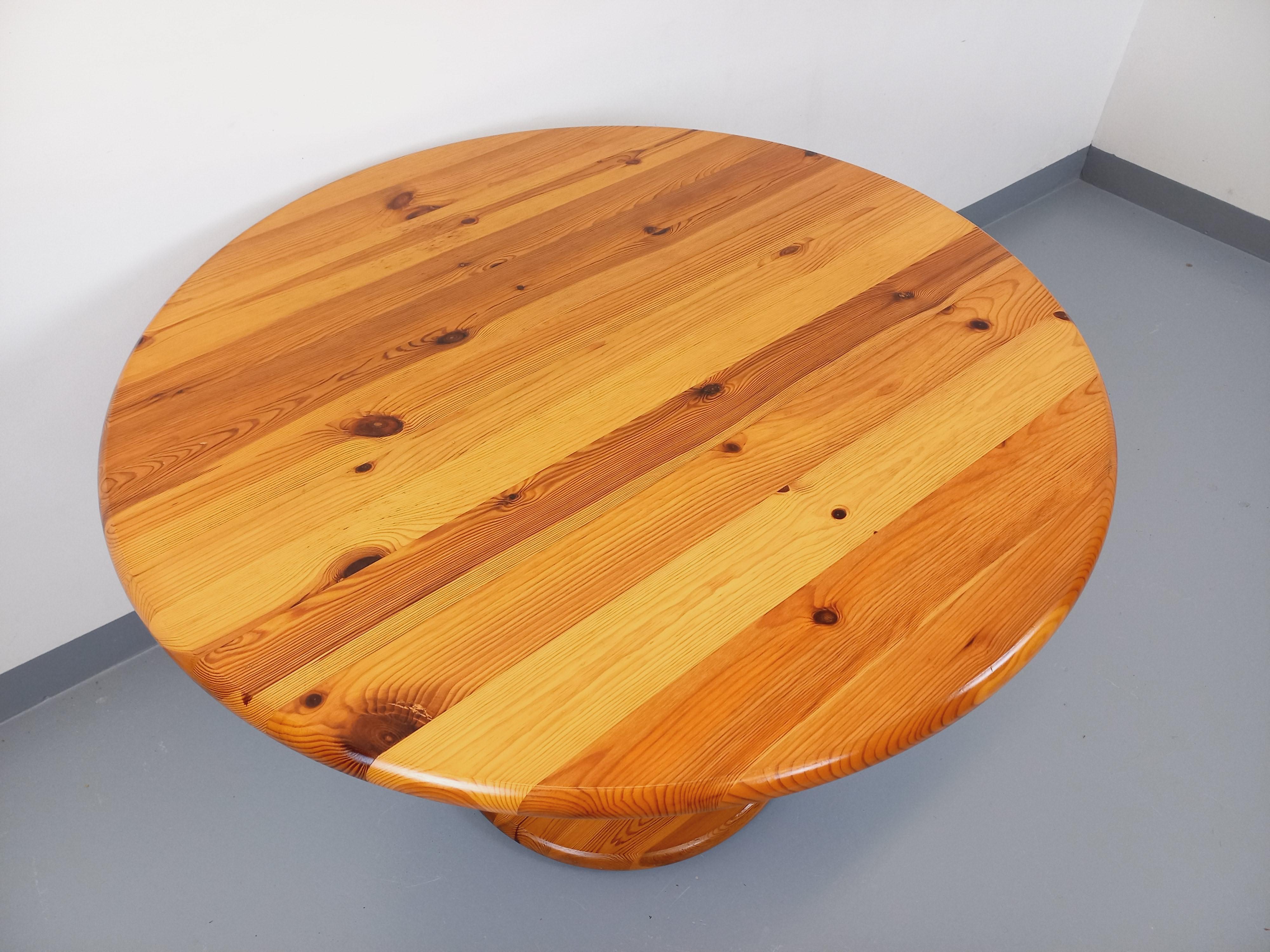 Scandinave Table à manger ronde scandinave vintage en pin des années 60 70 avec rallonges en vente