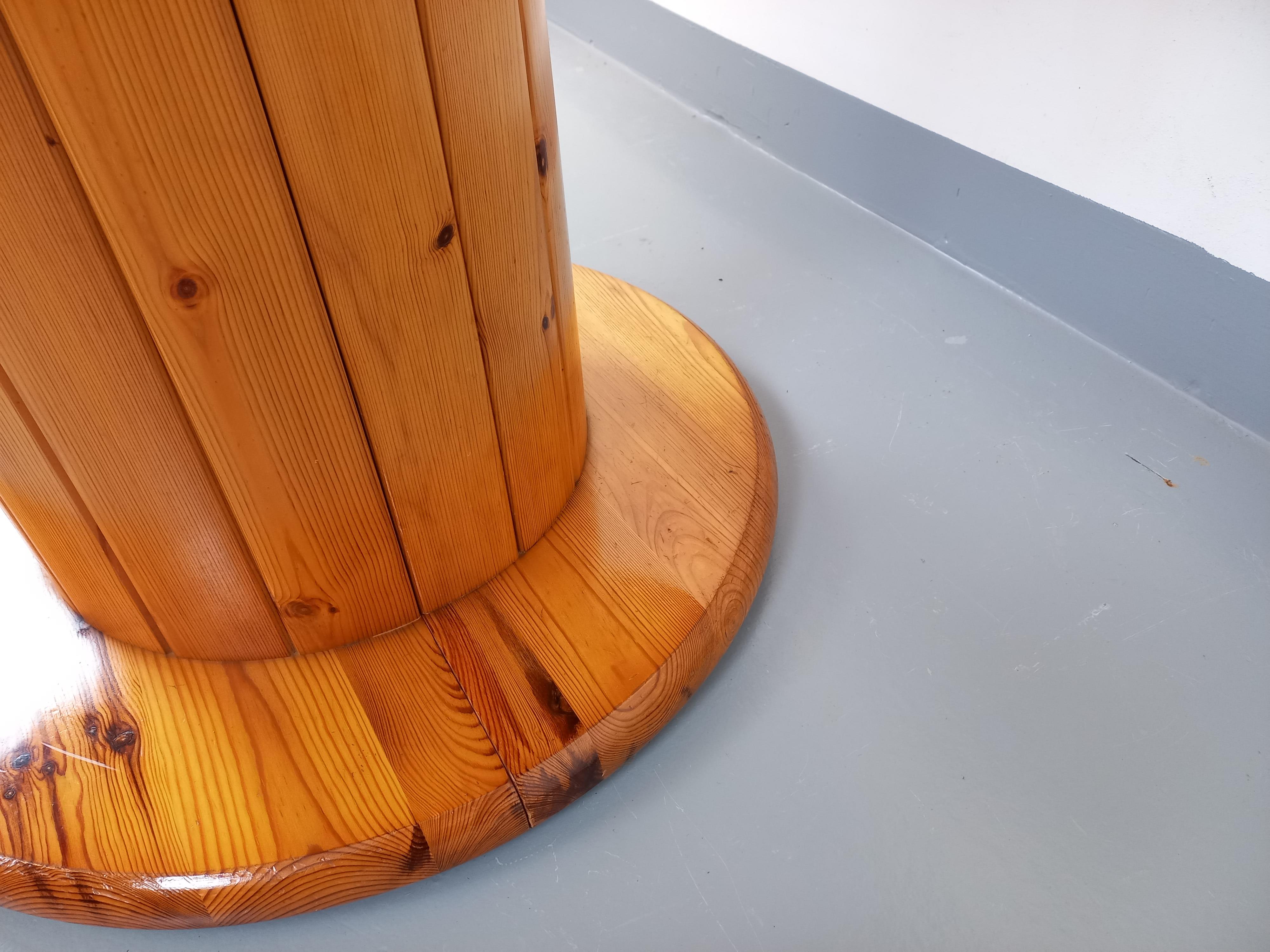 Pin Table à manger ronde scandinave vintage en pin des années 60 70 avec rallonges en vente