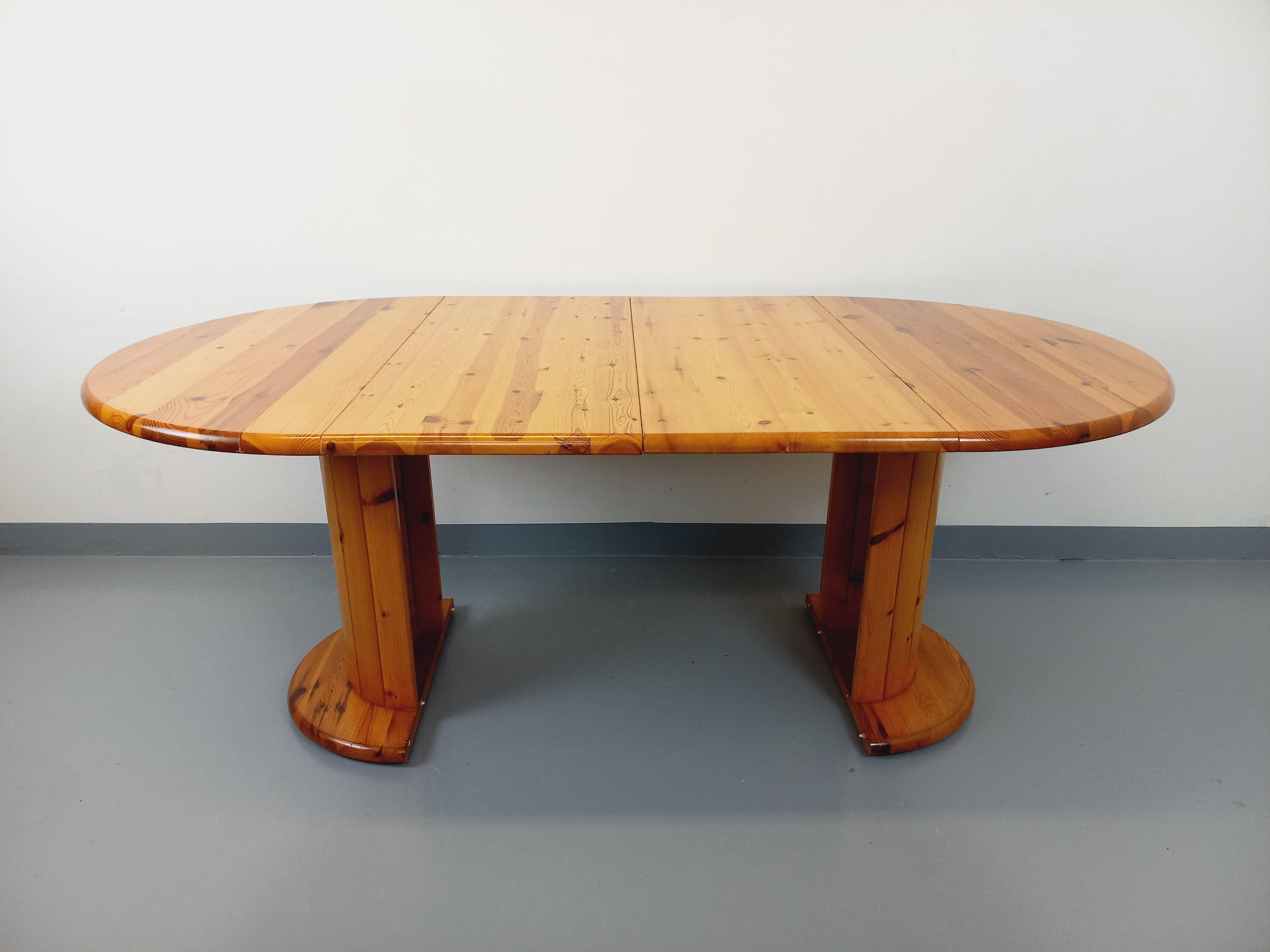 Table à manger ronde scandinave vintage en pin des années 60 70 avec rallonges en vente 1