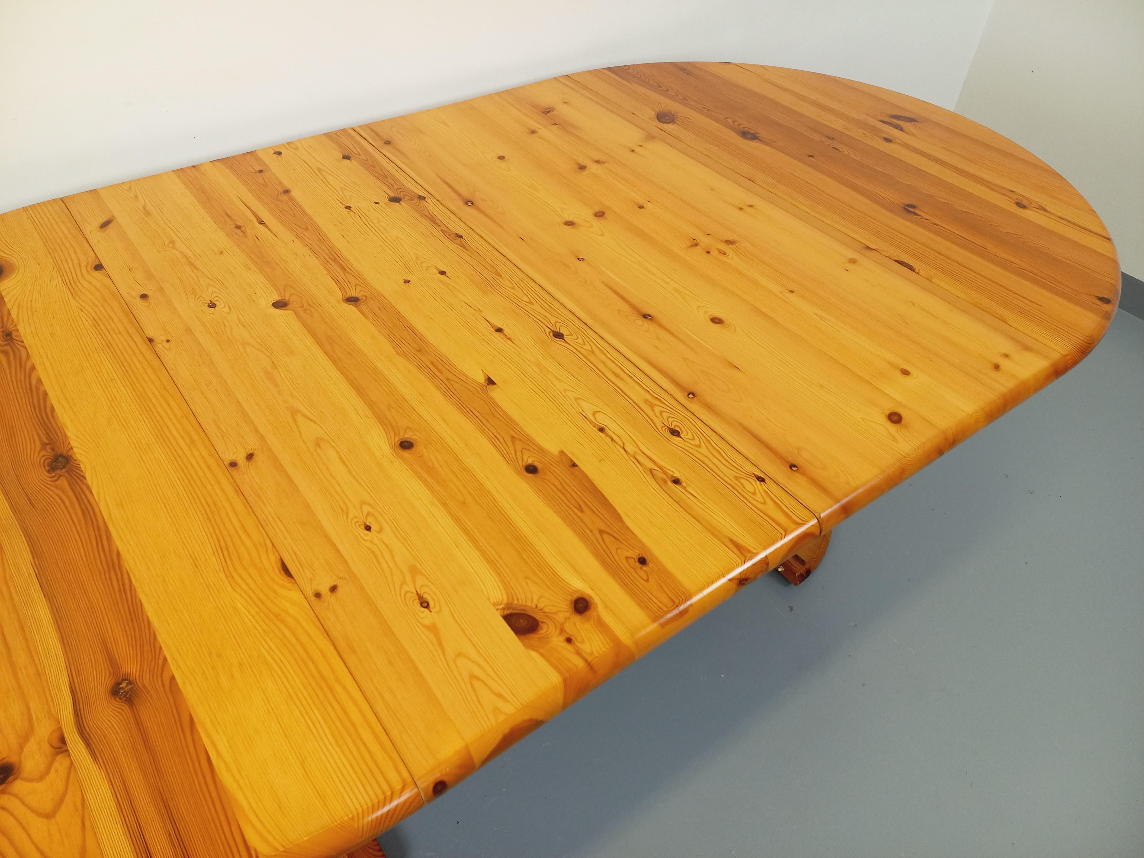 Table à manger ronde scandinave vintage en pin des années 60 70 avec rallonges en vente 2