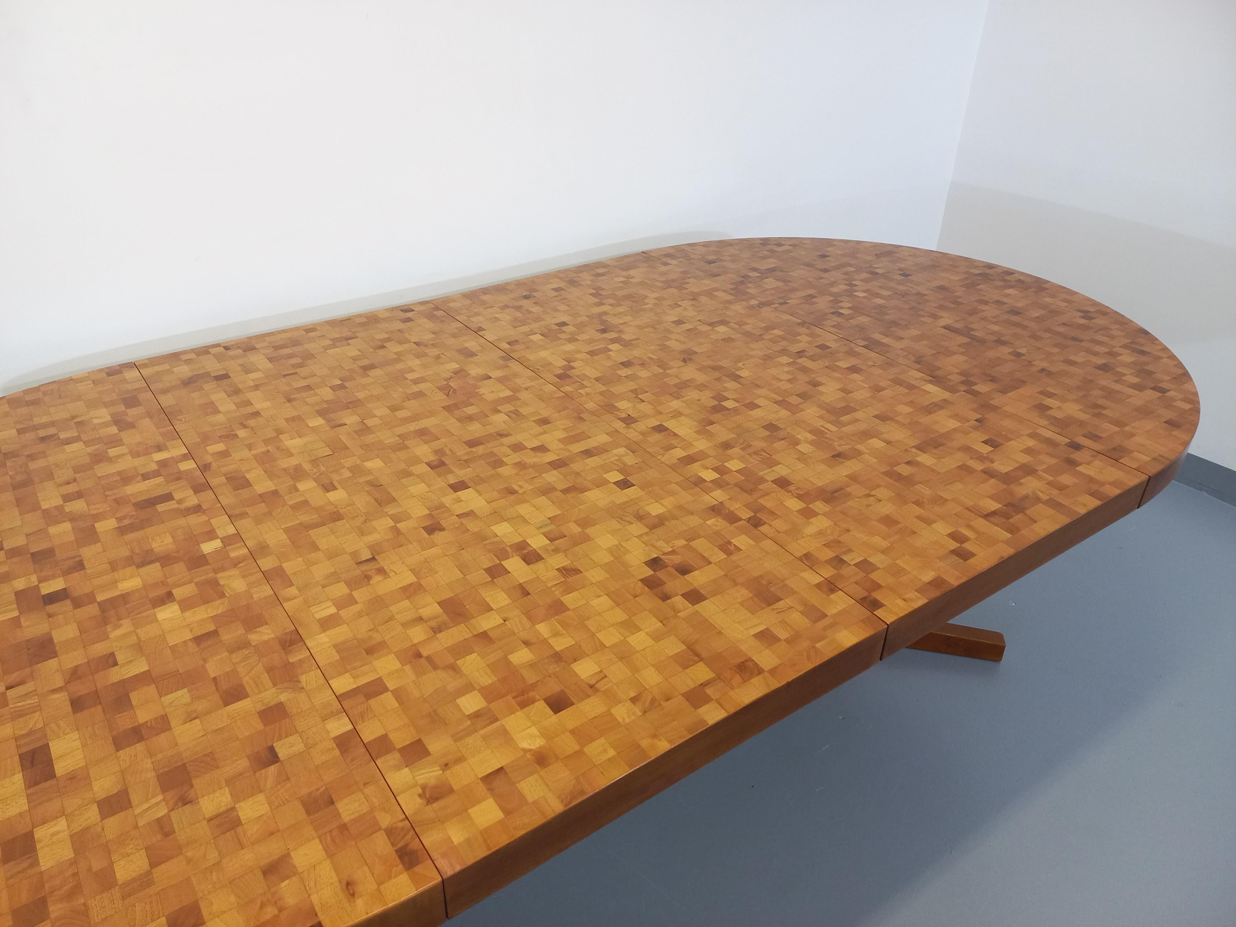 Table à manger ronde vintage en mosaïque de bois Dieter Waeckerlin en vente 4