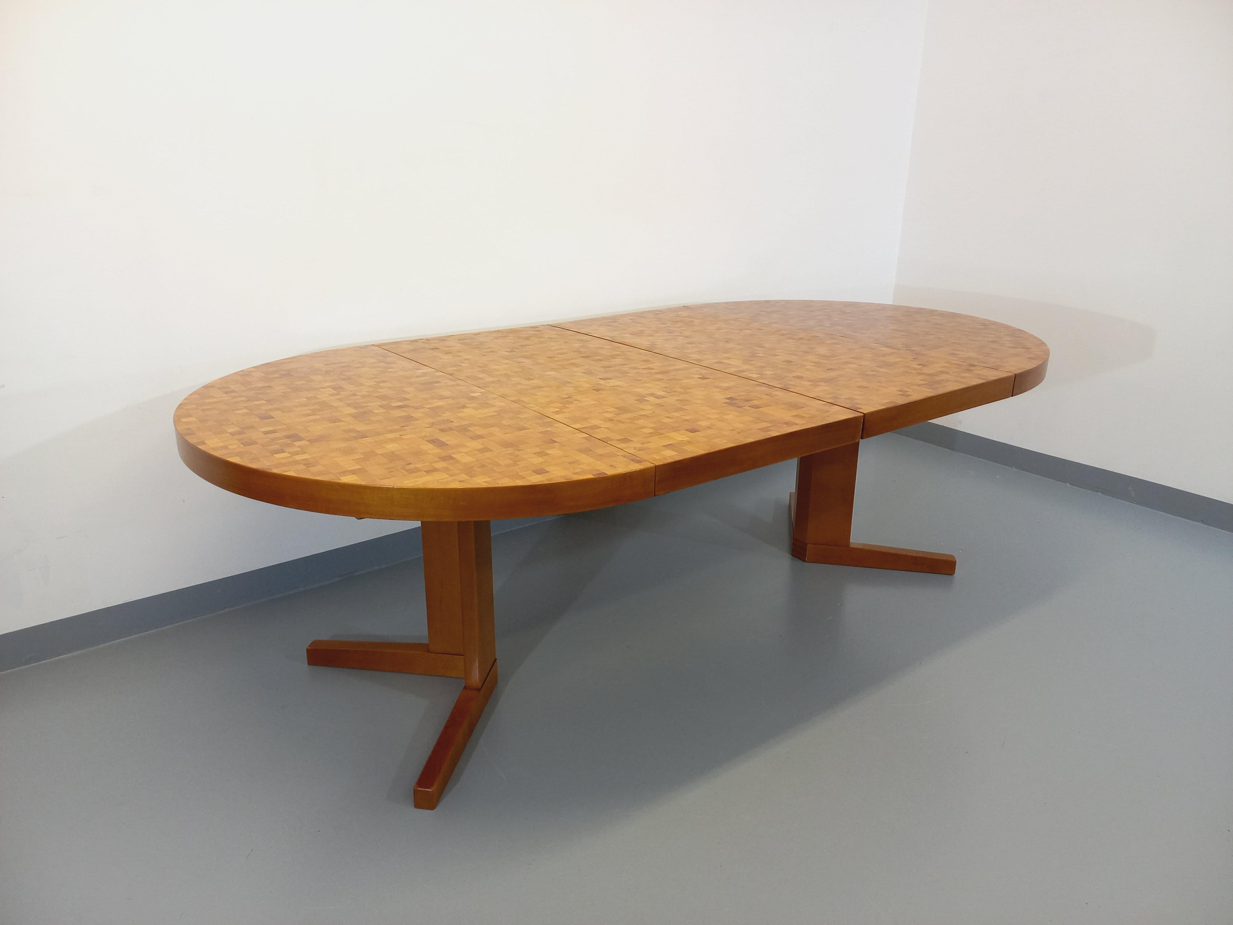 Table à manger ronde vintage en mosaïque de bois Dieter Waeckerlin en vente 6