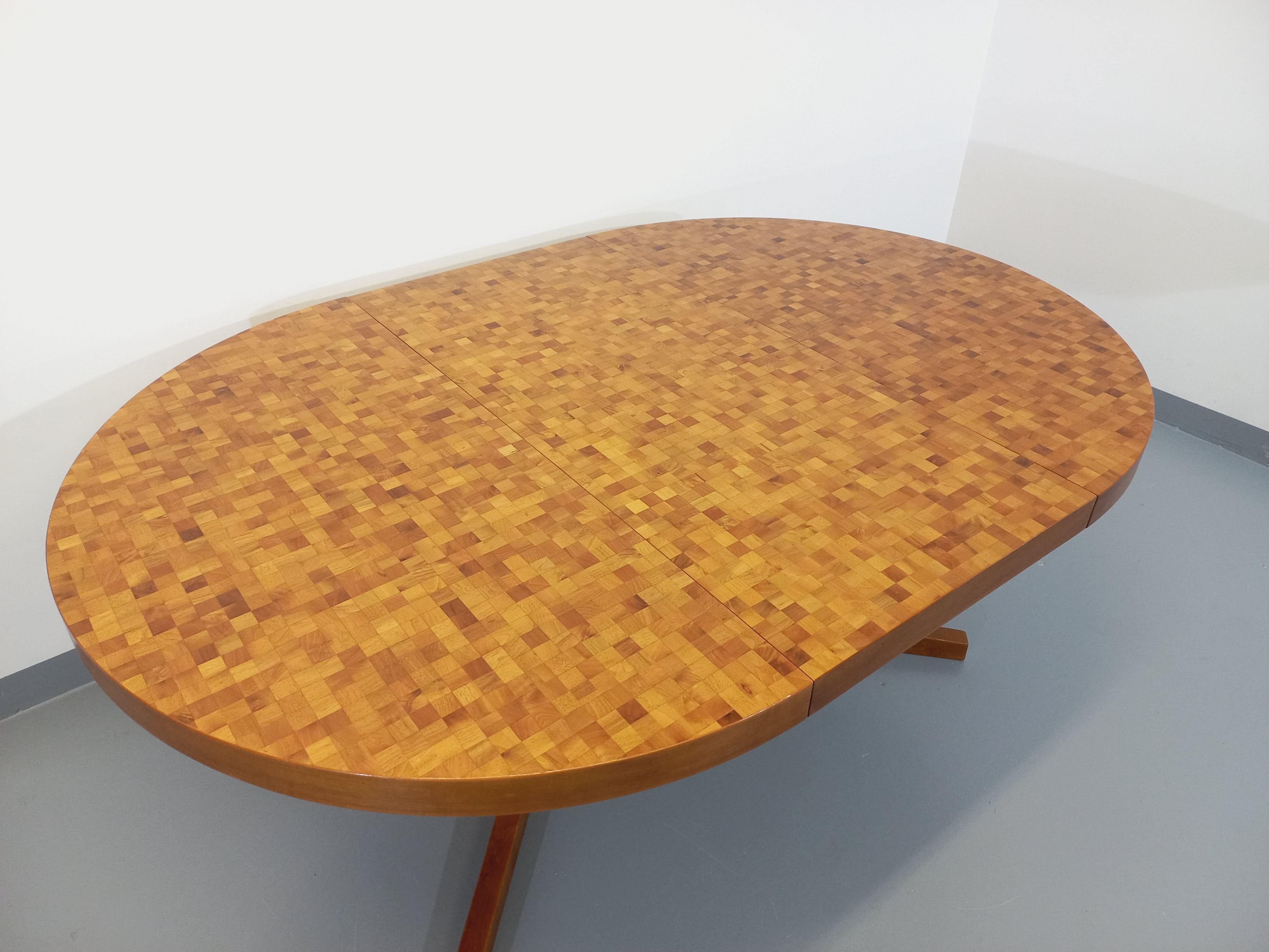 Table à manger ronde vintage en mosaïque de bois Dieter Waeckerlin en vente 8