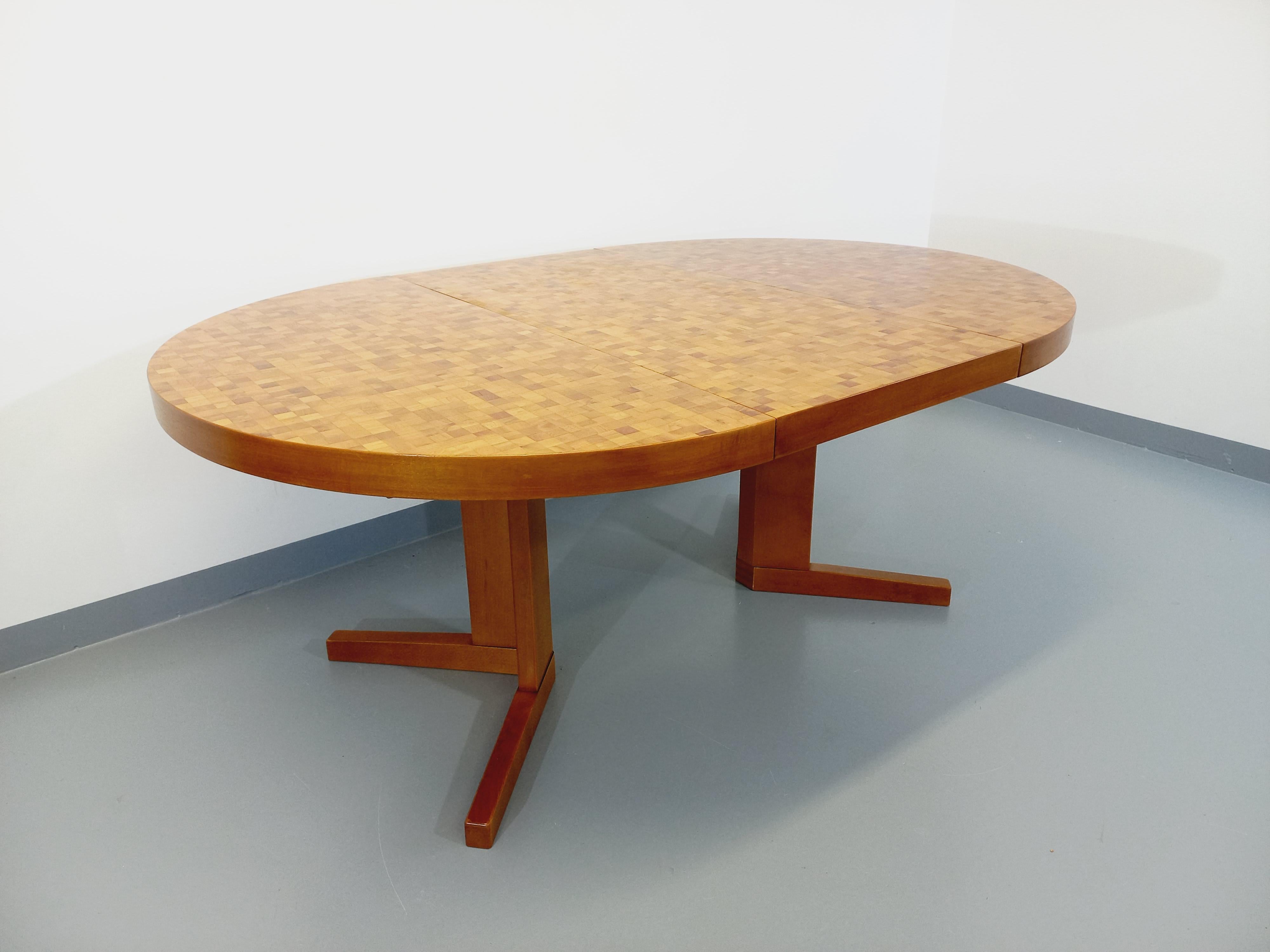 Table à manger ronde vintage en mosaïque de bois Dieter Waeckerlin Bon état - En vente à BESANÇON, FR
