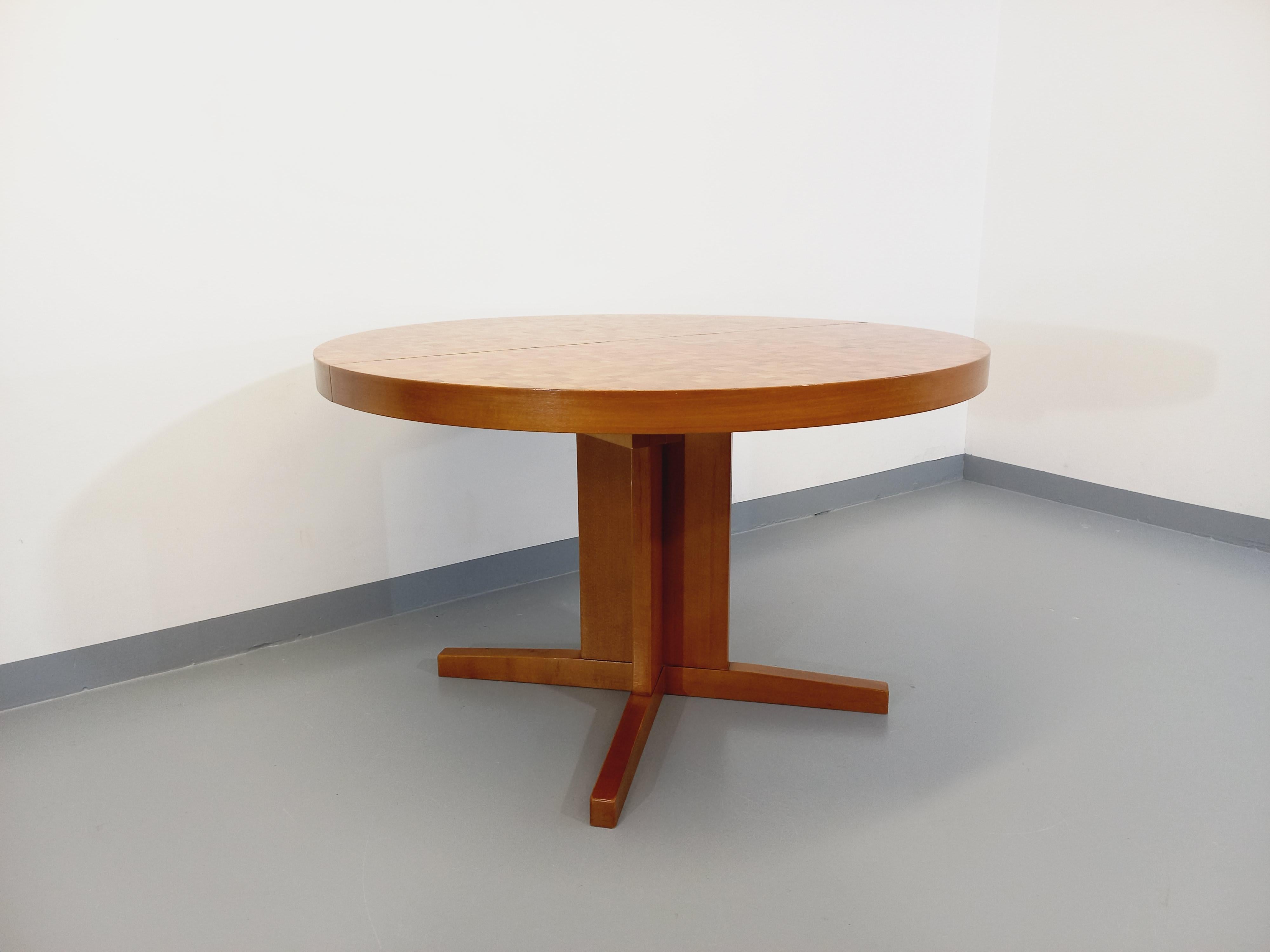 Table à manger ronde vintage en mosaïque de bois Dieter Waeckerlin en vente 1