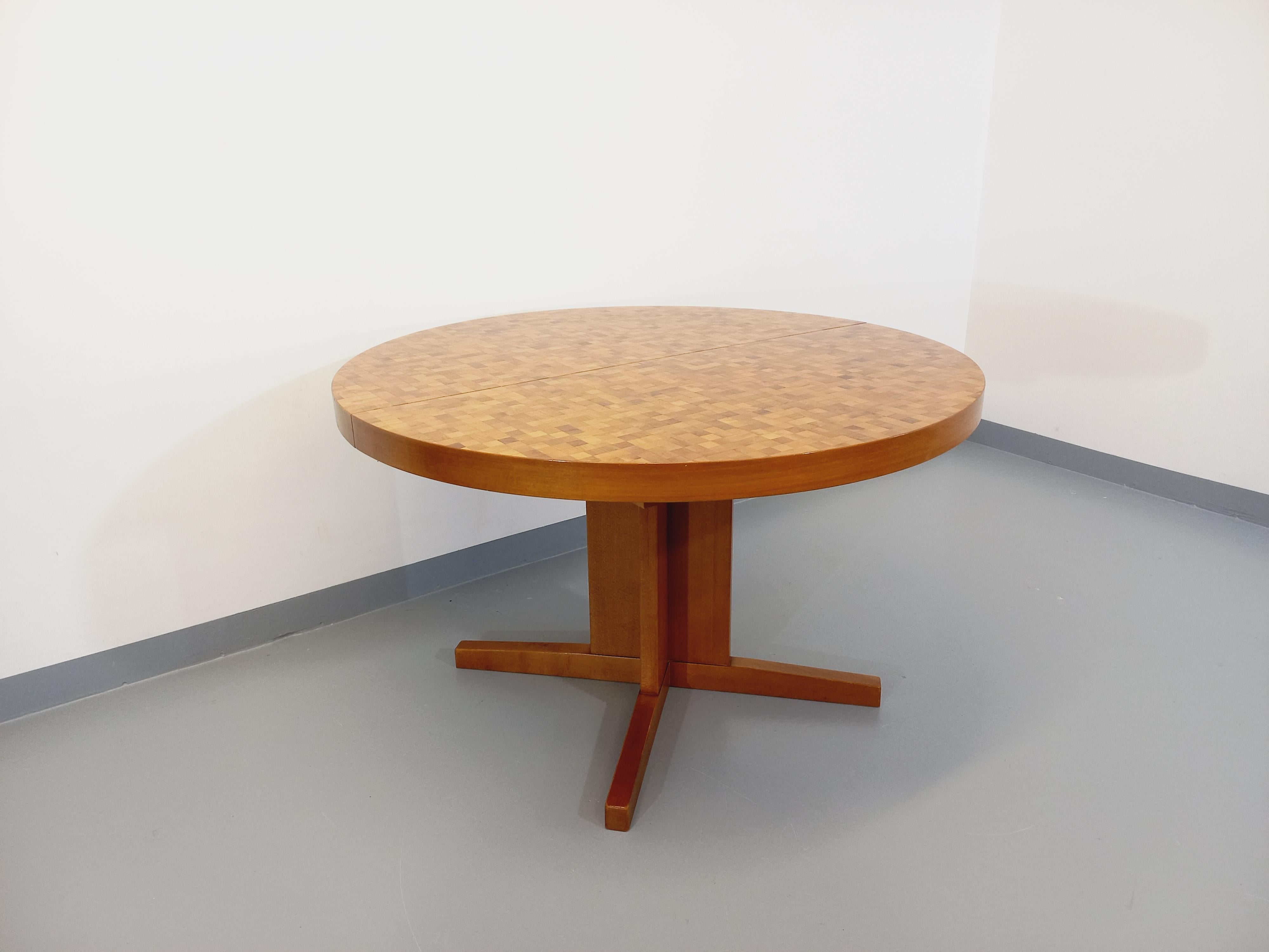 Table à manger ronde vintage en mosaïque de bois Dieter Waeckerlin en vente 2